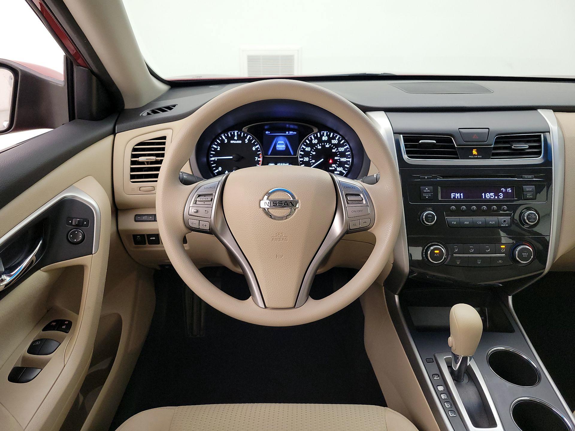 Thumbnail: 2015 Nissan Altima - 10