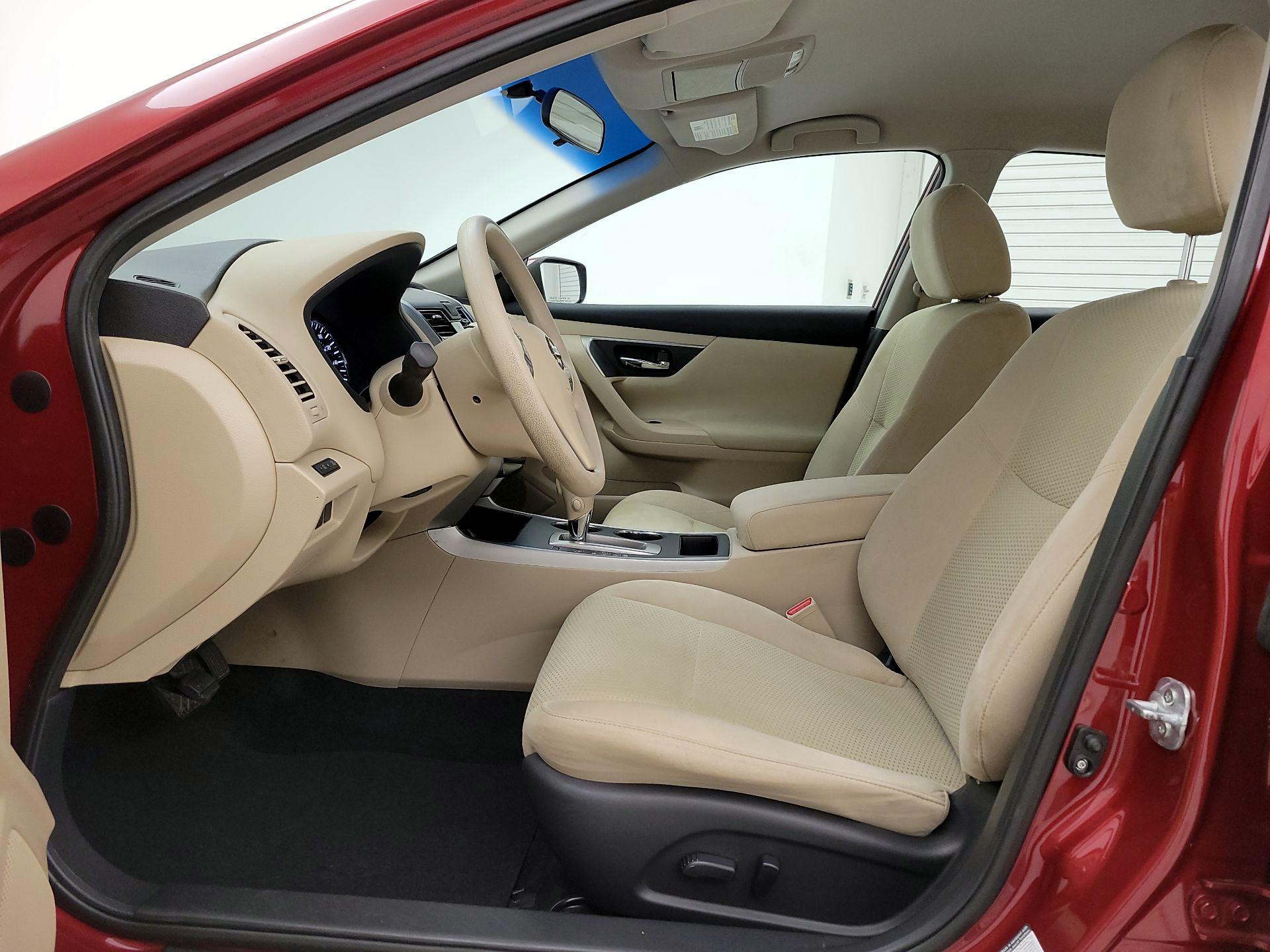 Thumbnail: 2015 Nissan Altima - 11