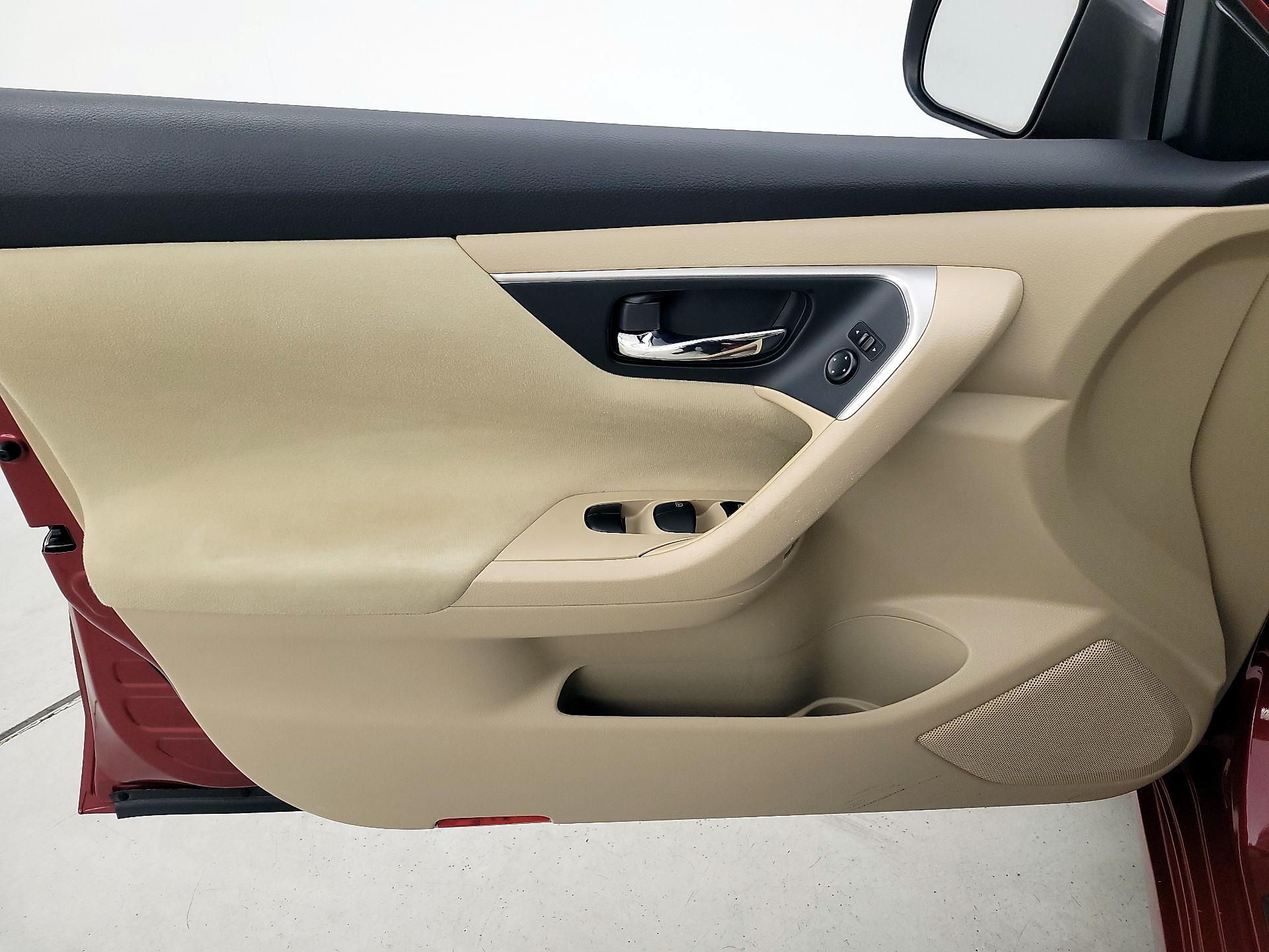 Thumbnail: 2015 Nissan Altima - 12