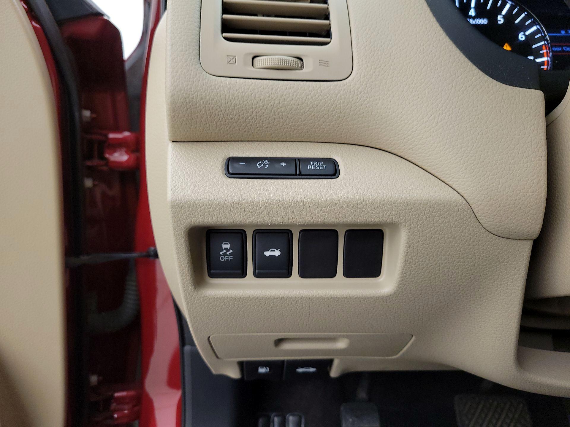 Thumbnail: 2015 Nissan Altima - 13