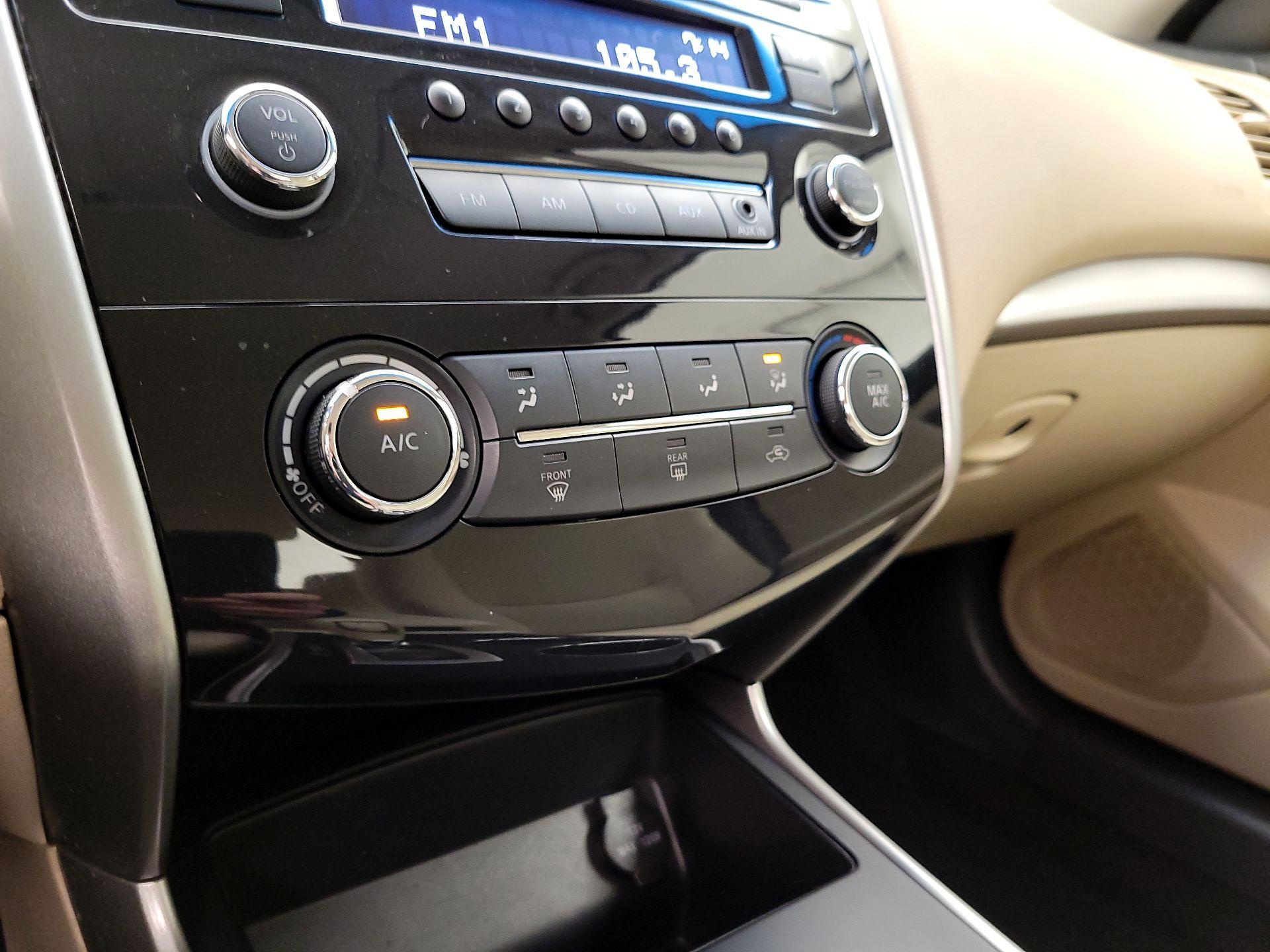 Thumbnail: 2015 Nissan Altima - 15