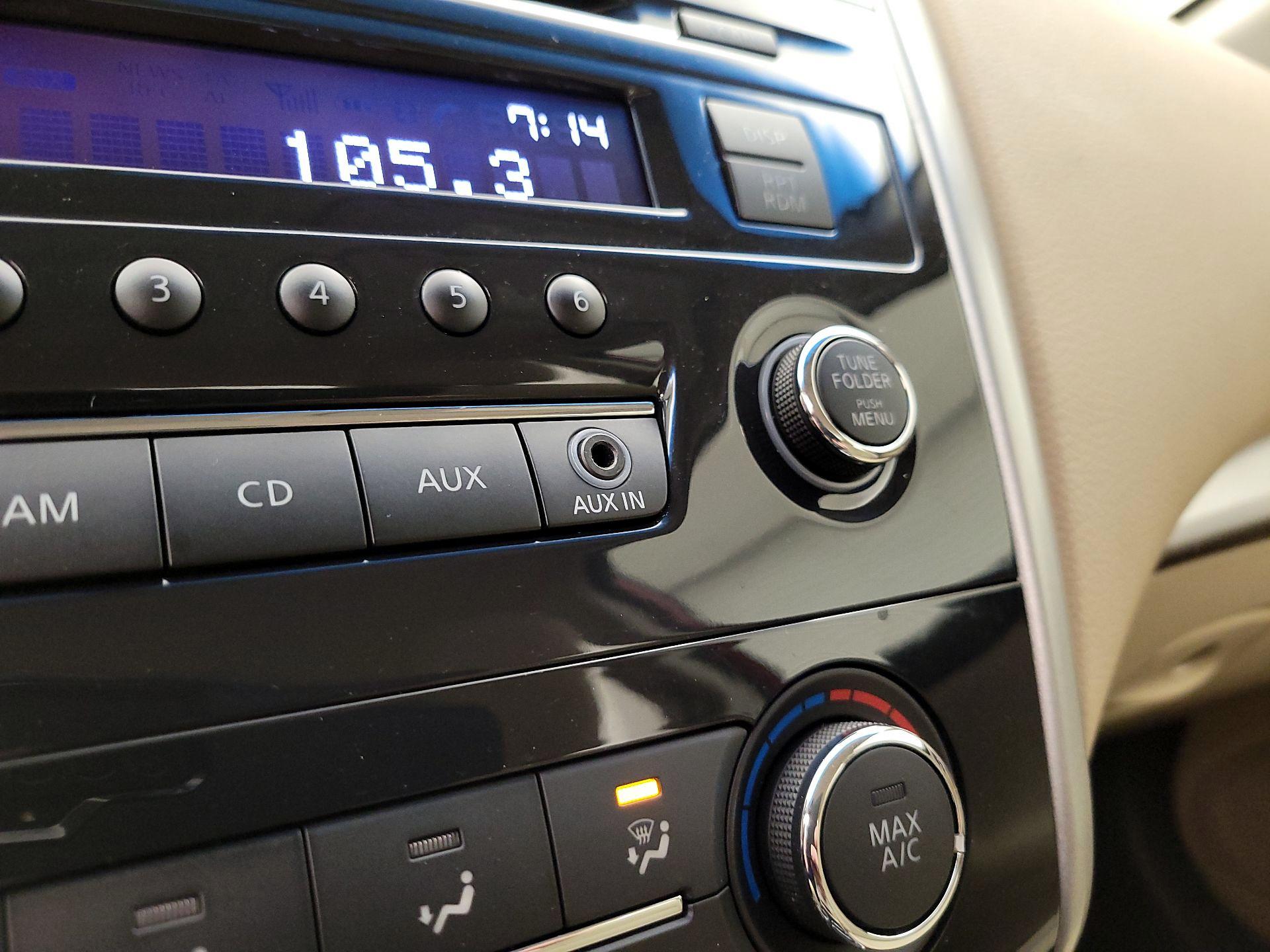 Thumbnail: 2015 Nissan Altima - 17