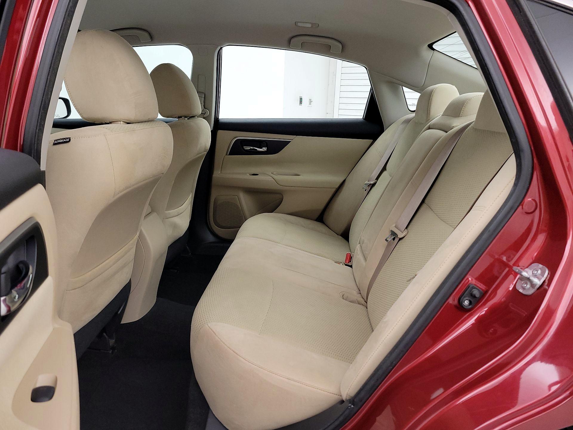 Thumbnail: 2015 Nissan Altima - 18