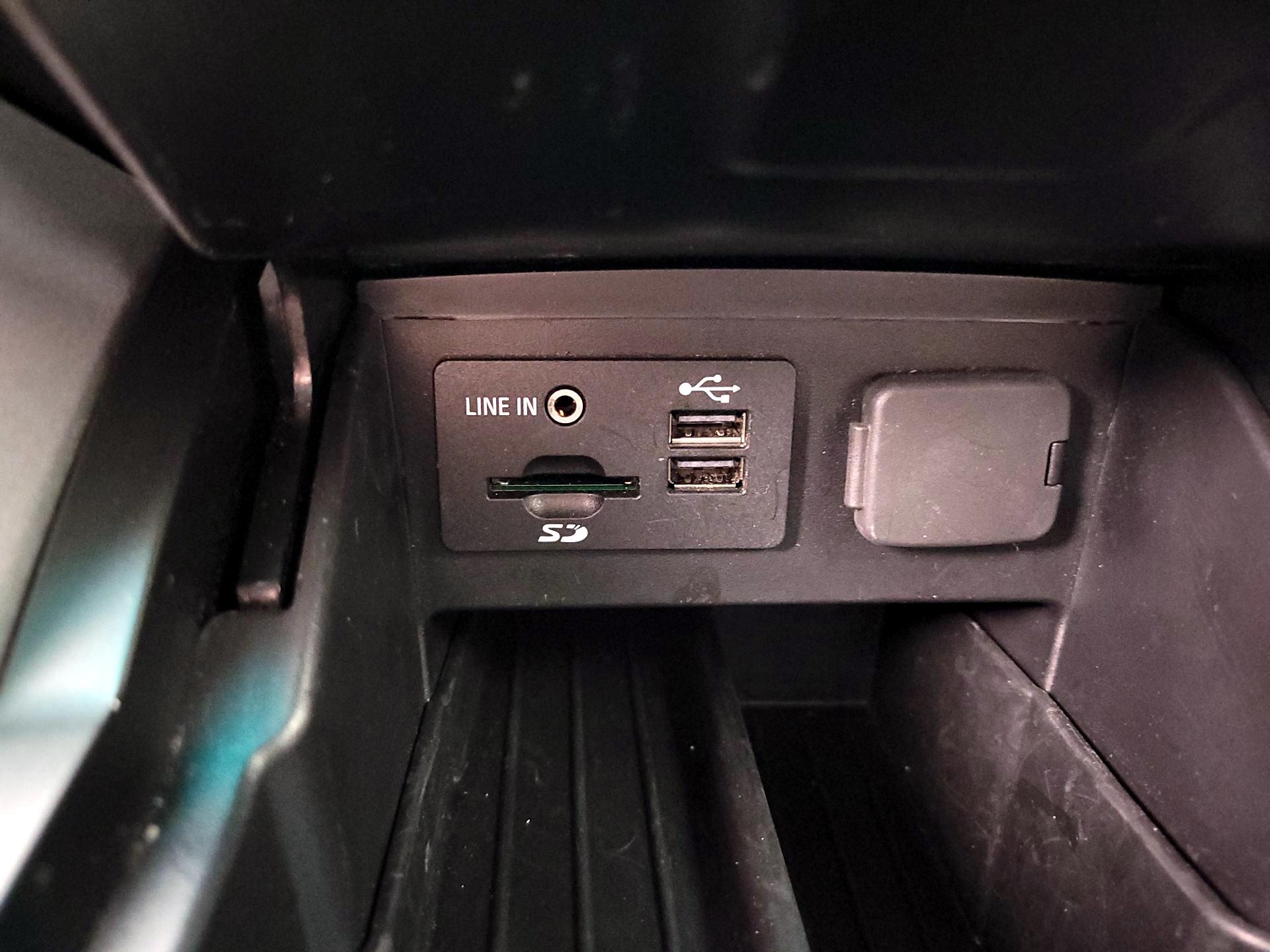 Thumbnail: 2014 Ford Explorer - 18