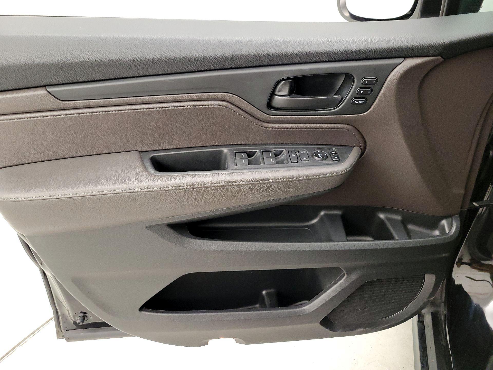 Thumbnail: 2018 Honda Odyssey - 12