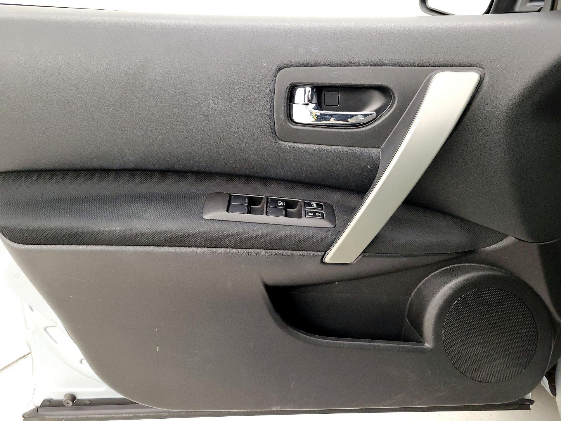 Thumbnail: 2015 Nissan Rogue - 12