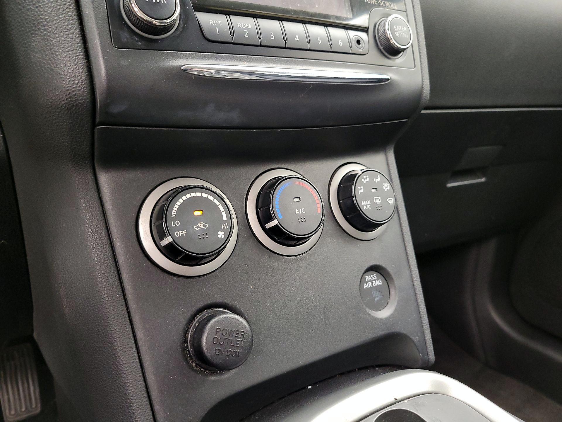 Thumbnail: 2015 Nissan Rogue - 16