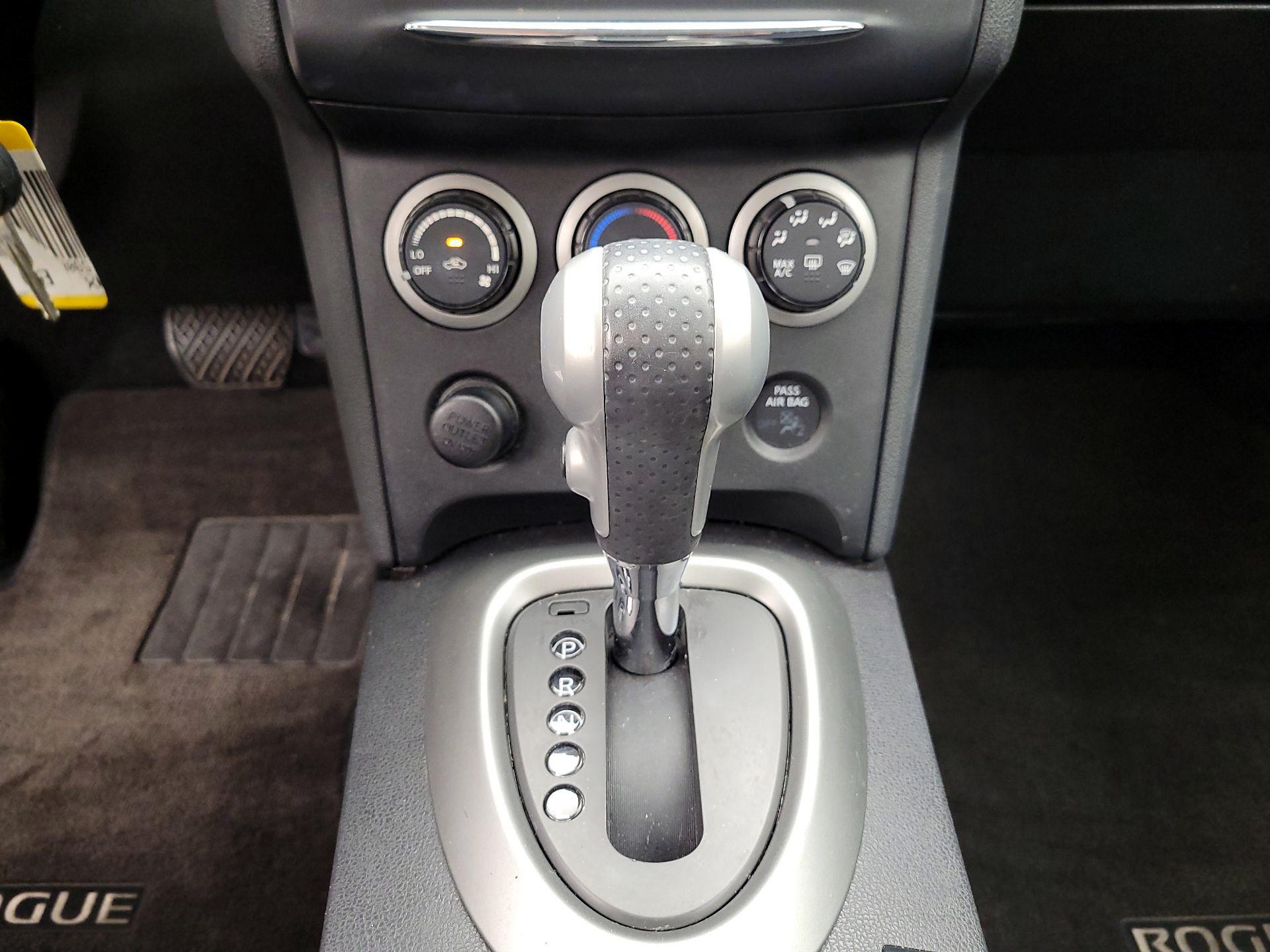 Thumbnail: 2015 Nissan Rogue - 17