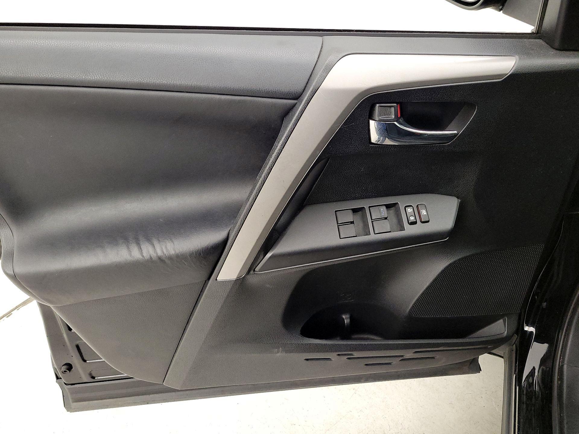 Thumbnail: 2016 Toyota RAV4 - 12