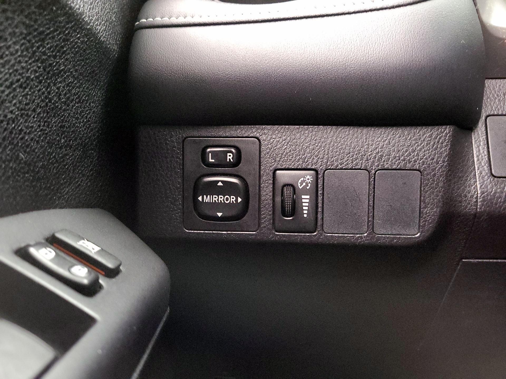 Thumbnail: 2016 Toyota RAV4 - 13