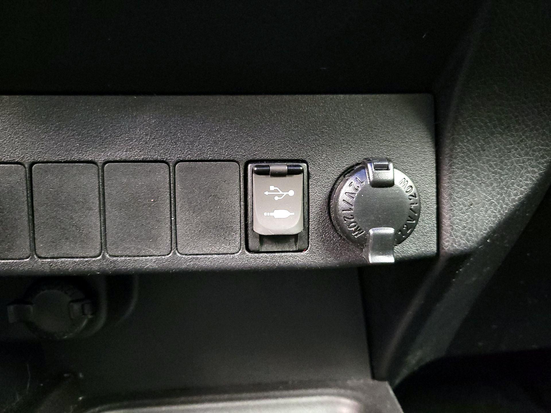 Thumbnail: 2016 Toyota RAV4 - 18