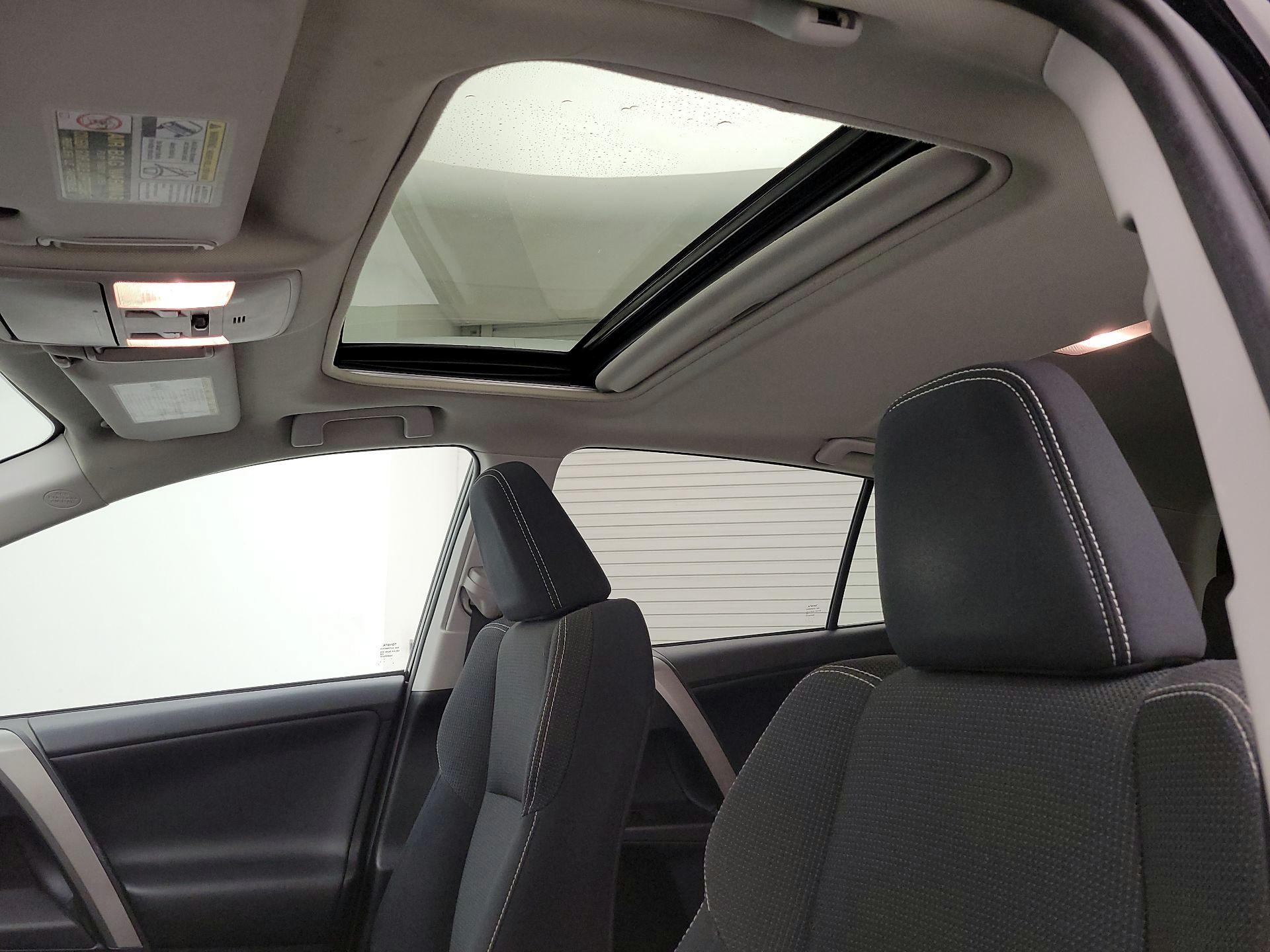 Thumbnail: 2016 Toyota RAV4 - 19