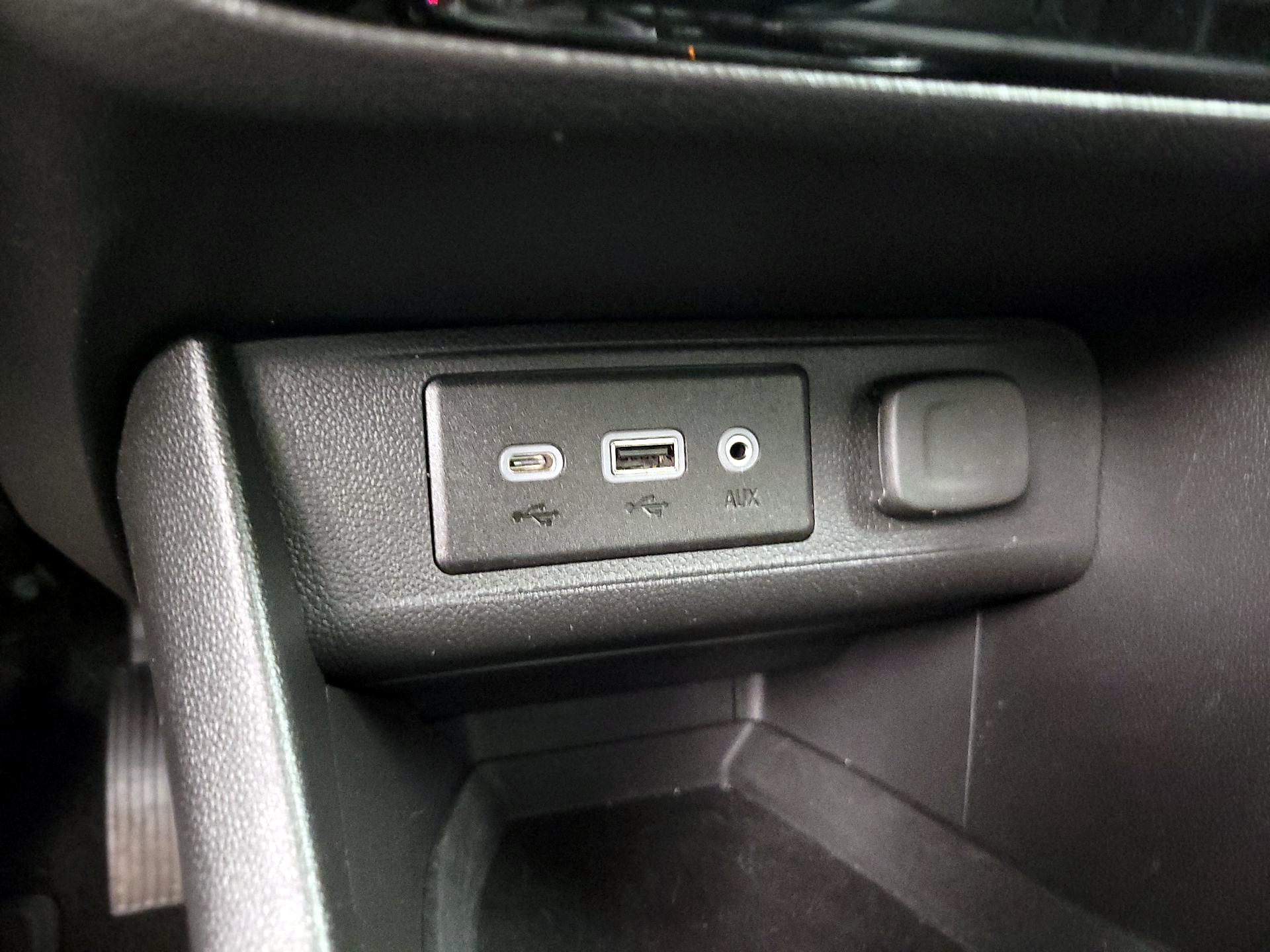 Thumbnail: 2022 Buick Encore GX - 18