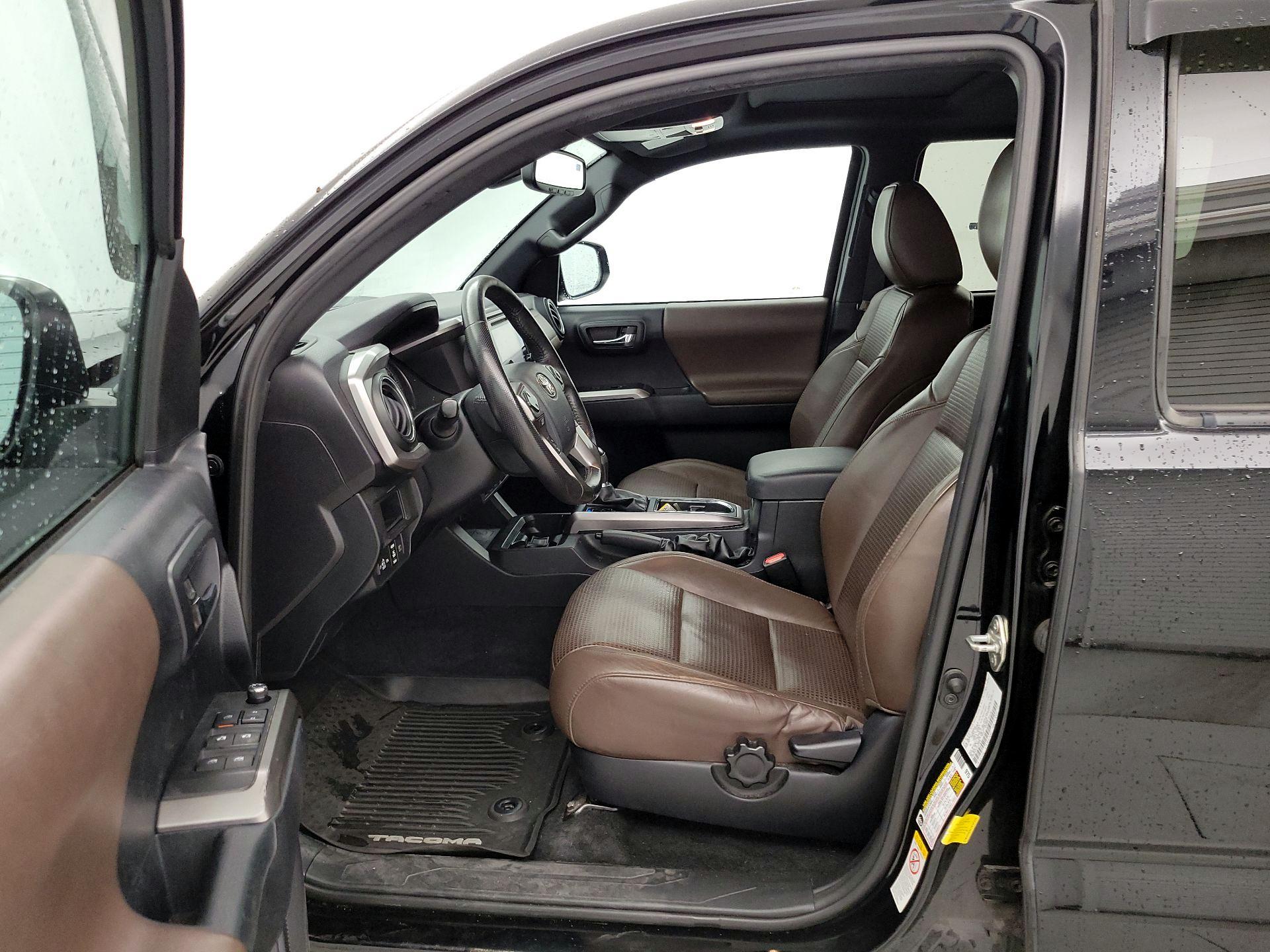 Thumbnail: 2018 Toyota Tacoma - 11