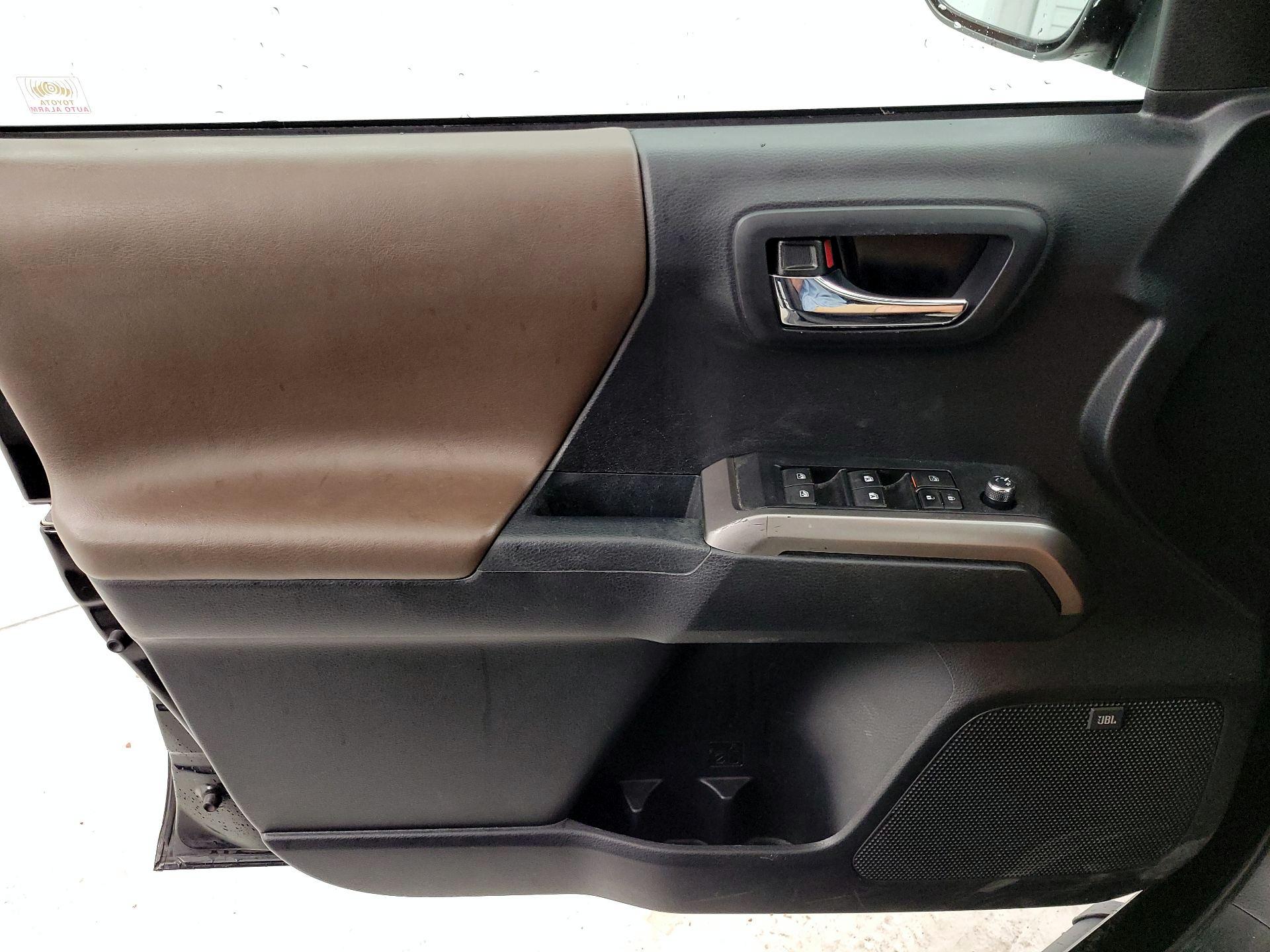 Thumbnail: 2018 Toyota Tacoma - 12