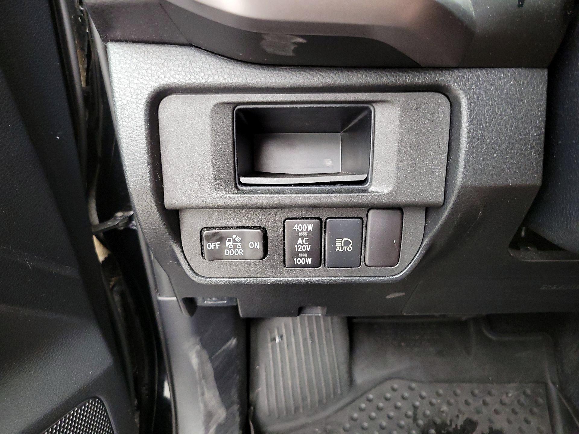 Thumbnail: 2018 Toyota Tacoma - 13