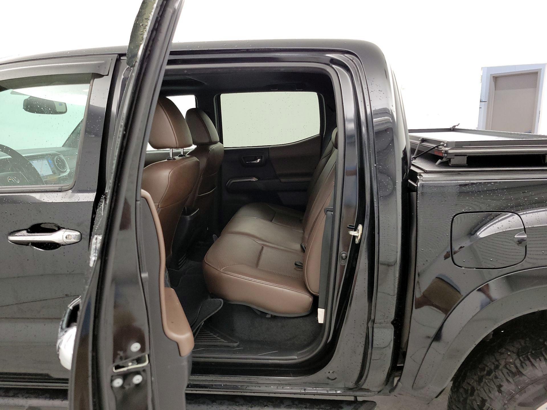 Thumbnail: 2018 Toyota Tacoma - 20