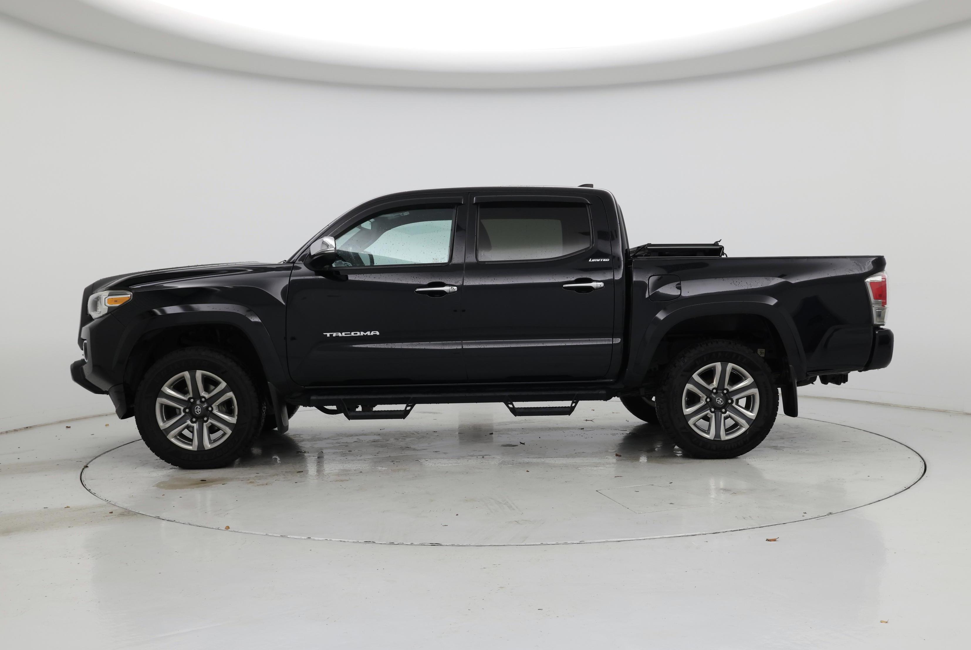 Thumbnail: 2018 Toyota Tacoma - 3