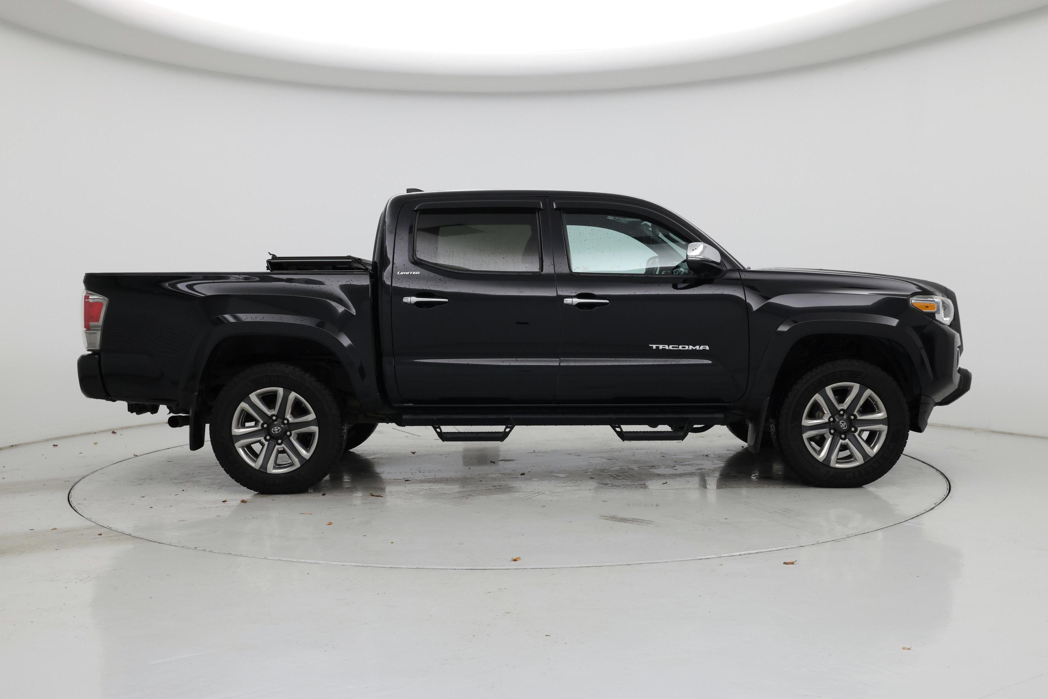 Thumbnail: 2018 Toyota Tacoma - 7