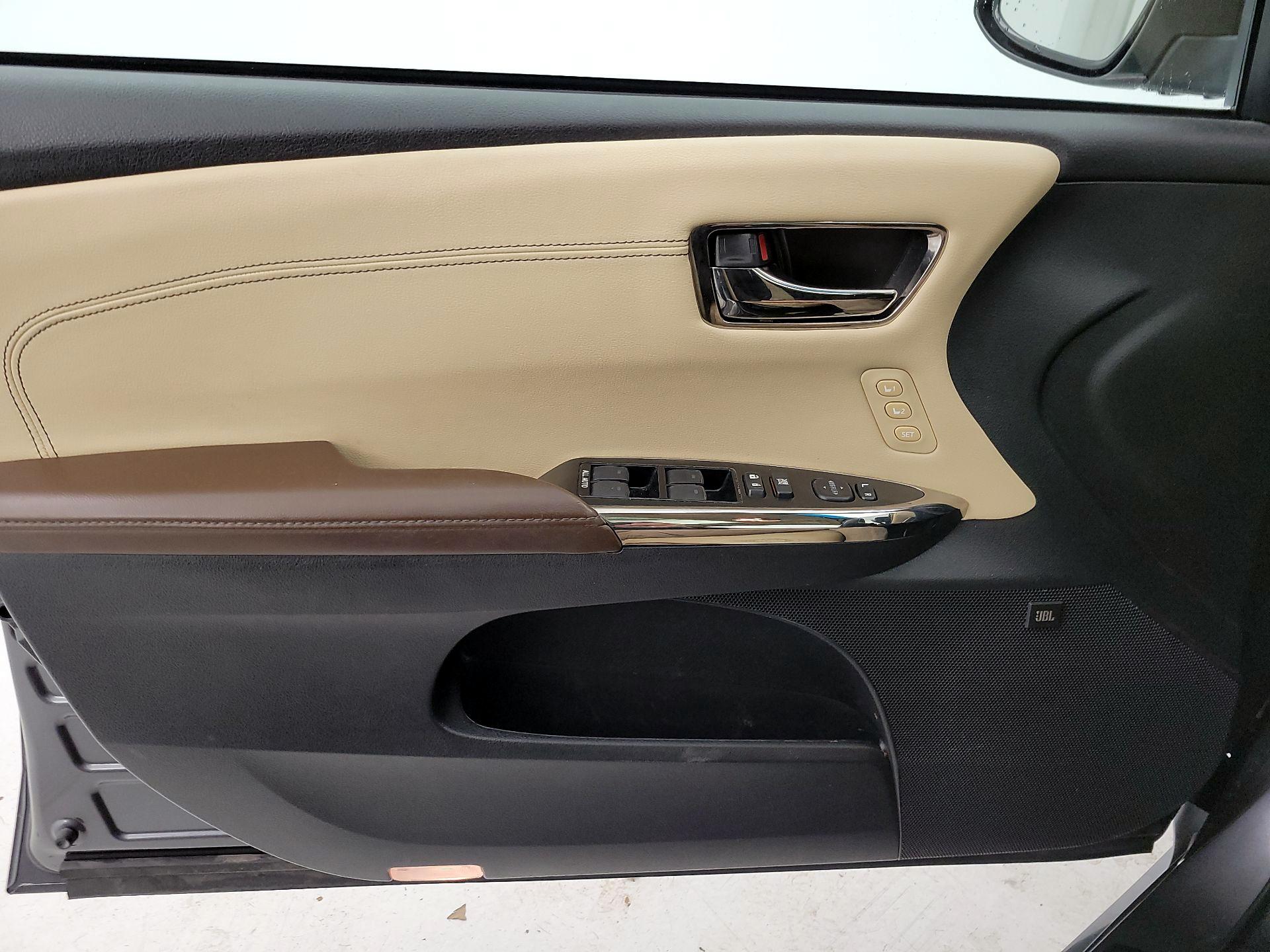 Thumbnail: 2015 Toyota Avalon - 12