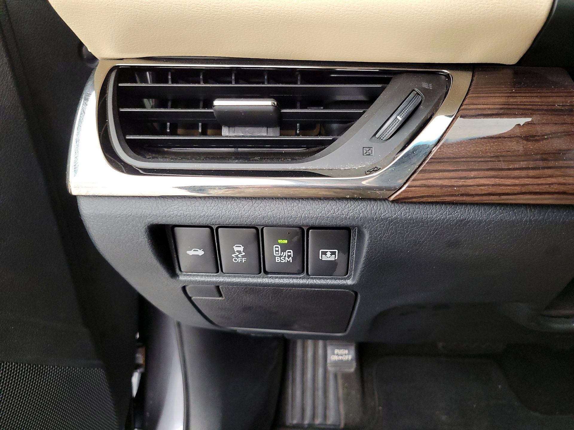 Thumbnail: 2015 Toyota Avalon - 13