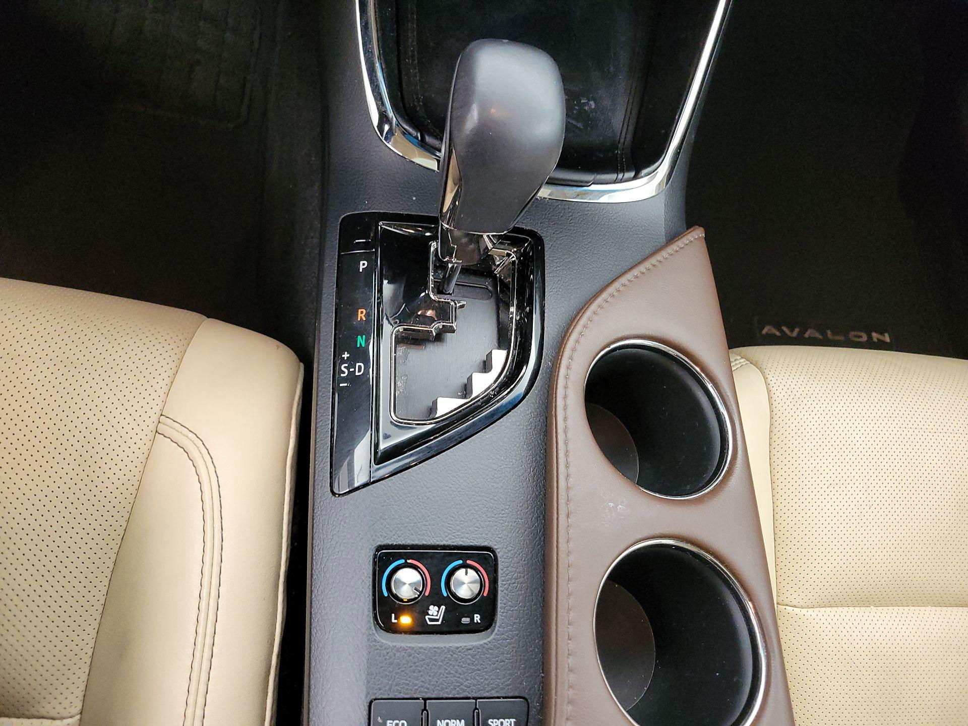 Thumbnail: 2015 Toyota Avalon - 18