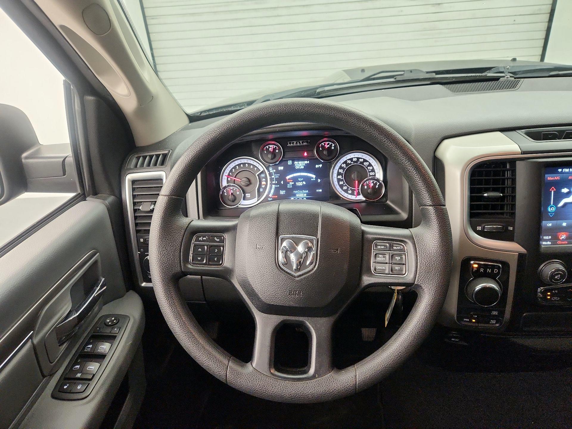 Thumbnail: 2020 RAM 1500 Classic - 10