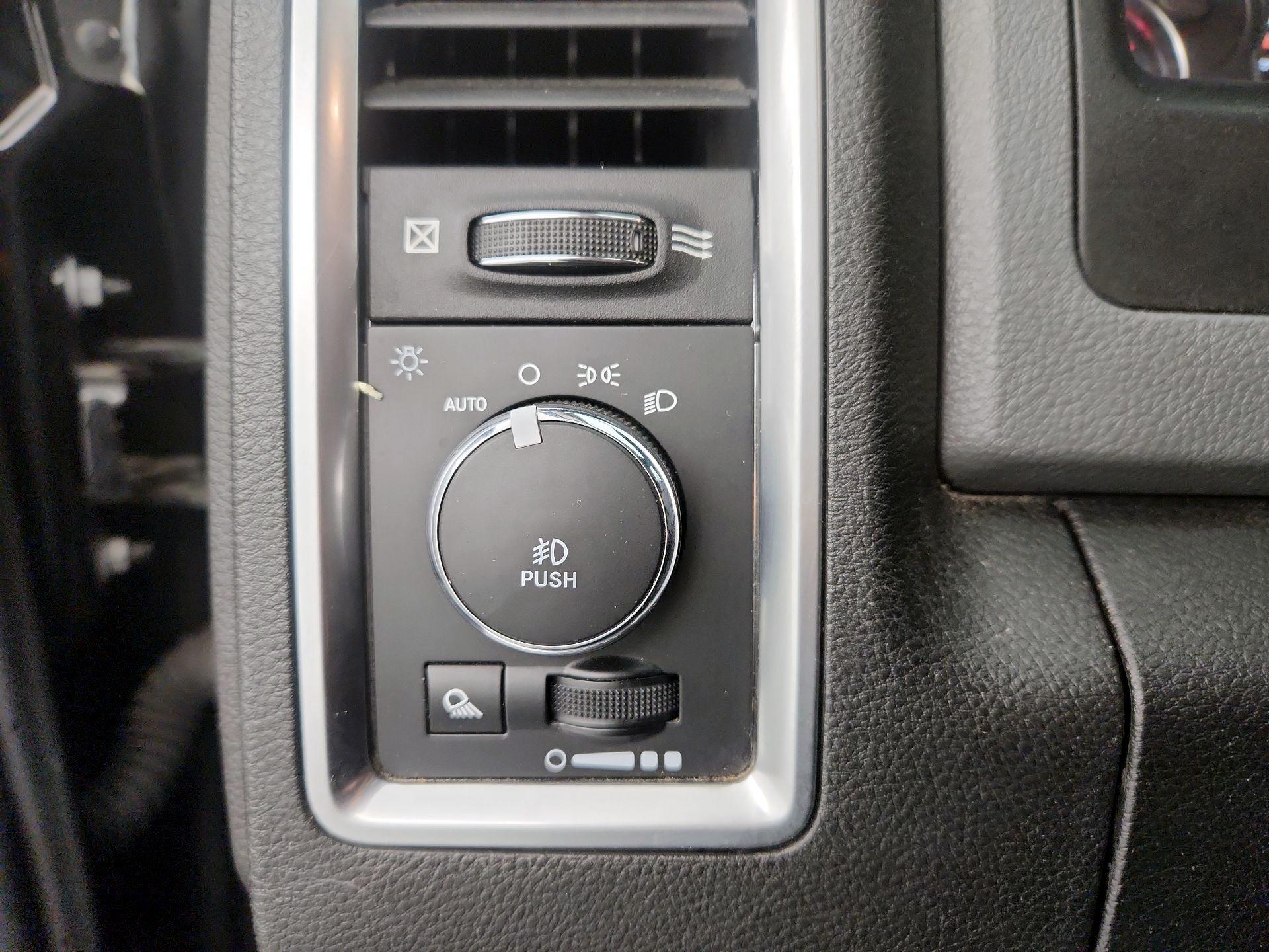 Thumbnail: 2020 RAM 1500 Classic - 13