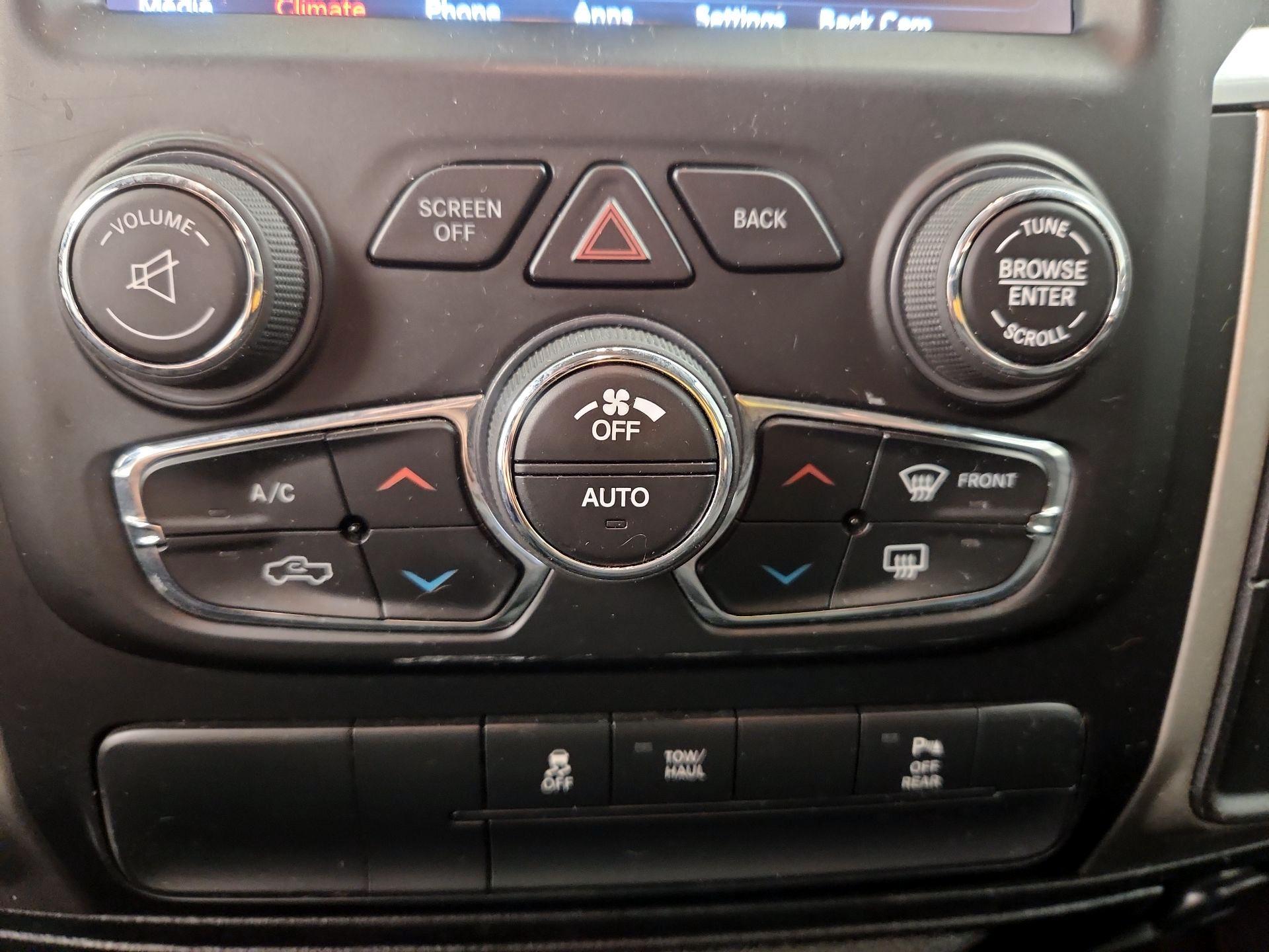 Thumbnail: 2020 RAM 1500 Classic - 16