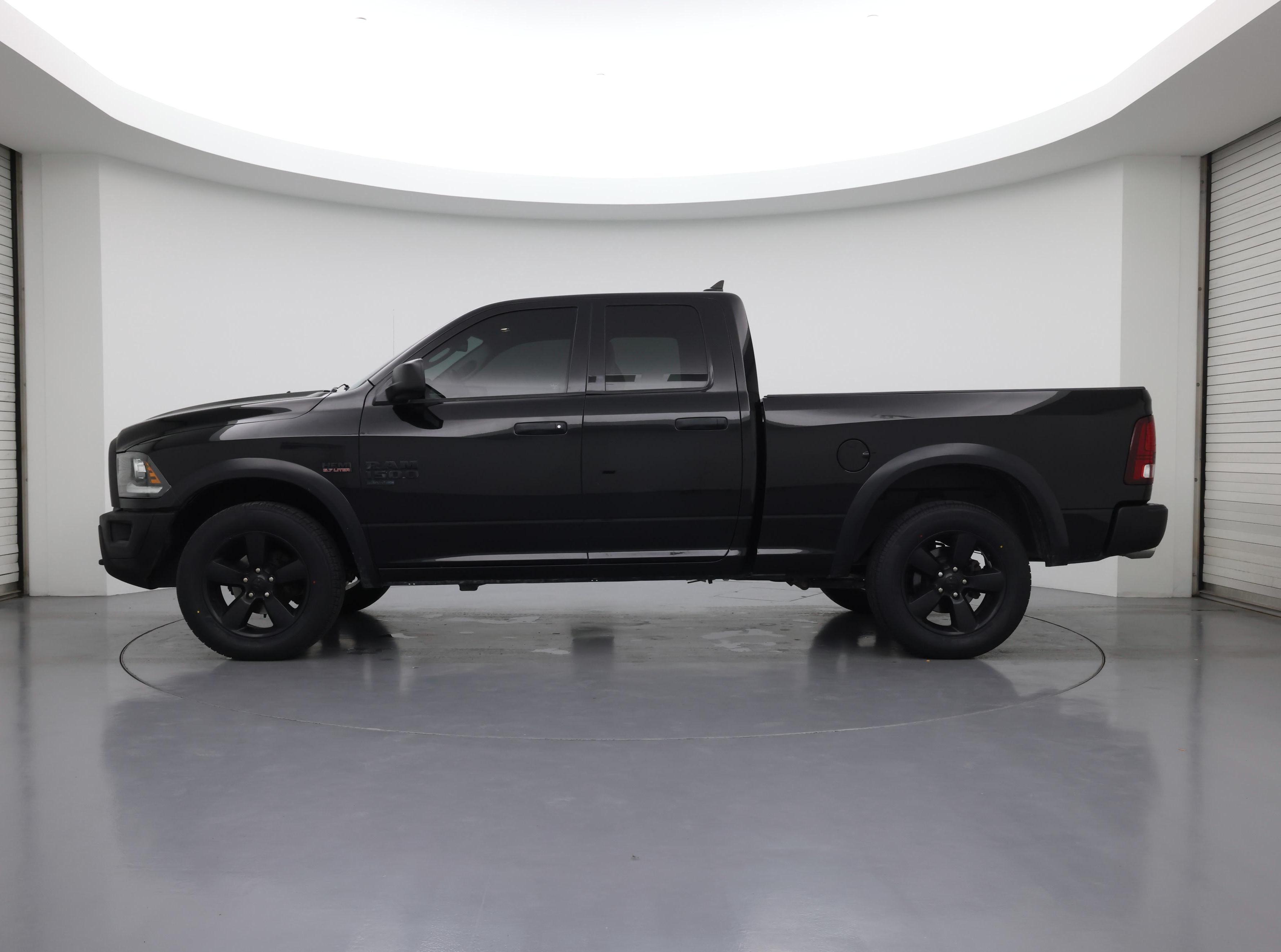 Thumbnail: 2020 RAM 1500 Classic - 3