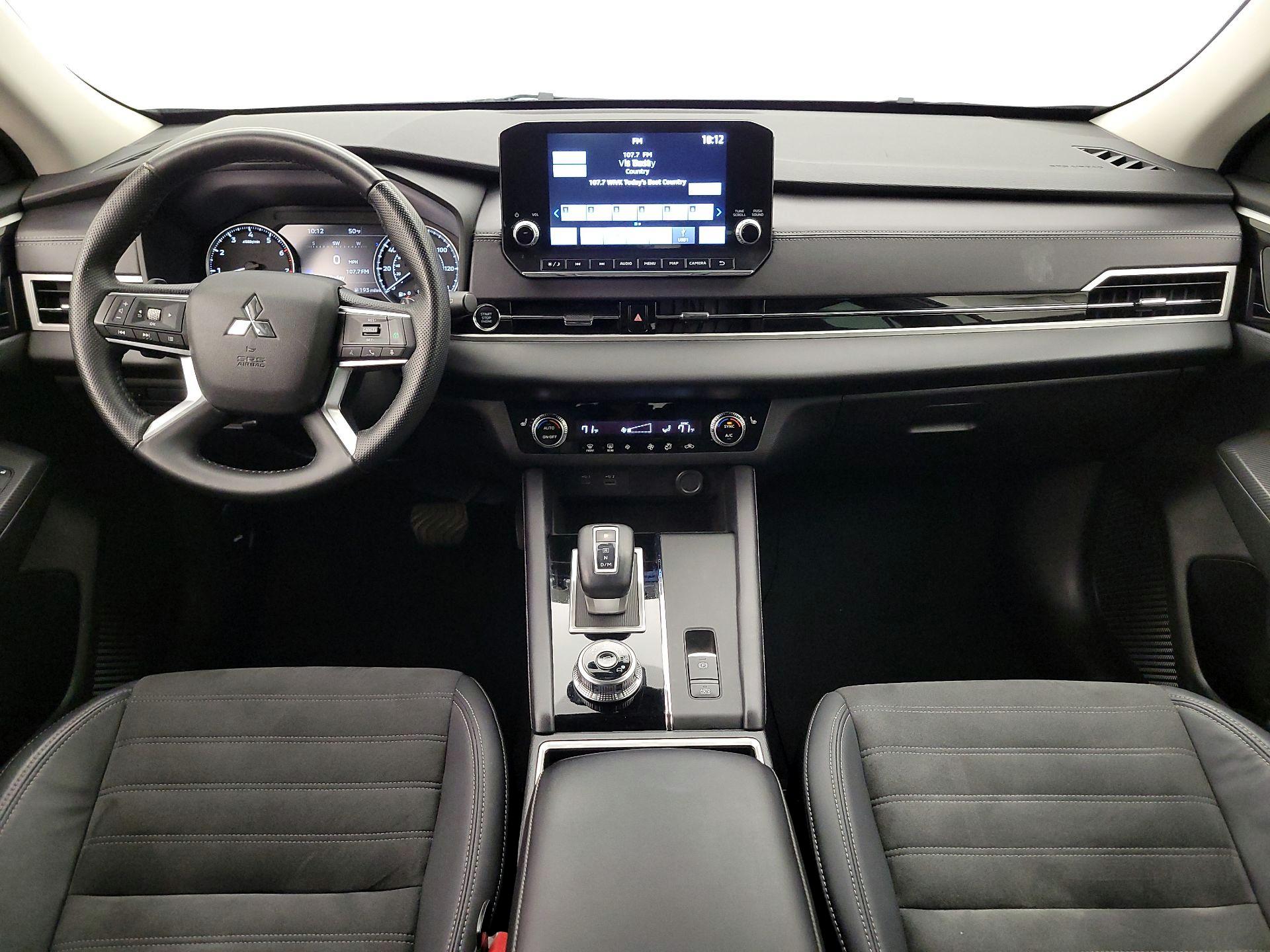 Thumbnail: 2023 Mitsubishi Outlander - 9