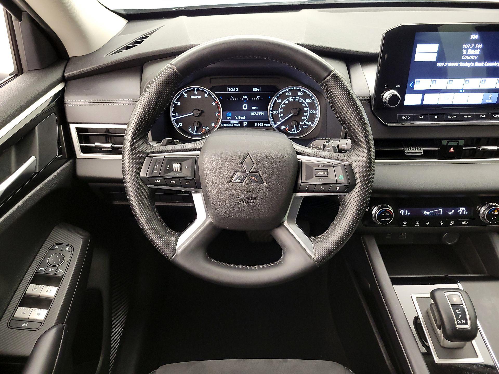 Thumbnail: 2023 Mitsubishi Outlander - 10