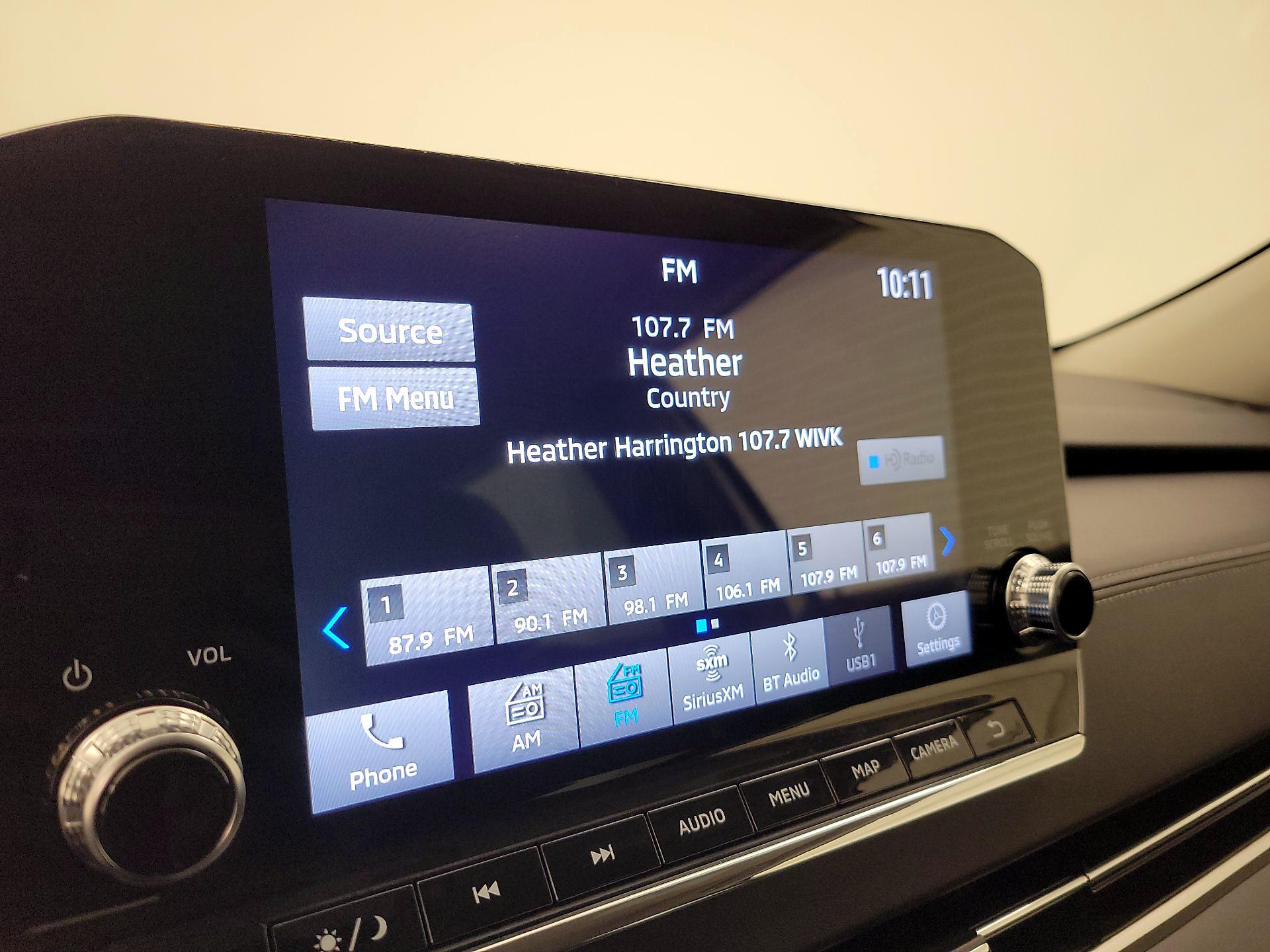 Thumbnail: 2023 Mitsubishi Outlander - 16