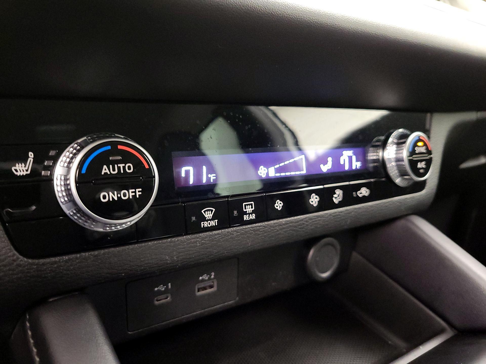 Thumbnail: 2023 Mitsubishi Outlander - 17