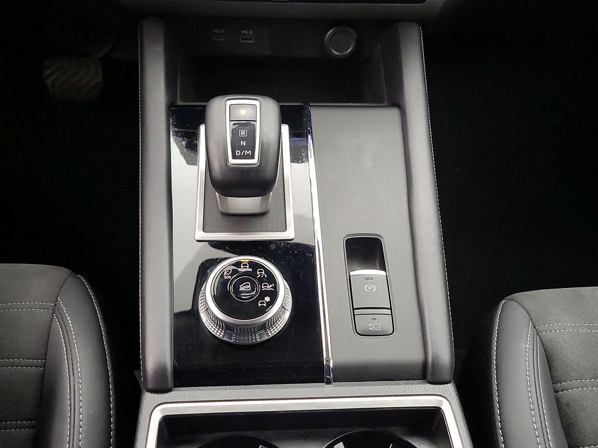 Thumbnail: 2023 Mitsubishi Outlander - 18