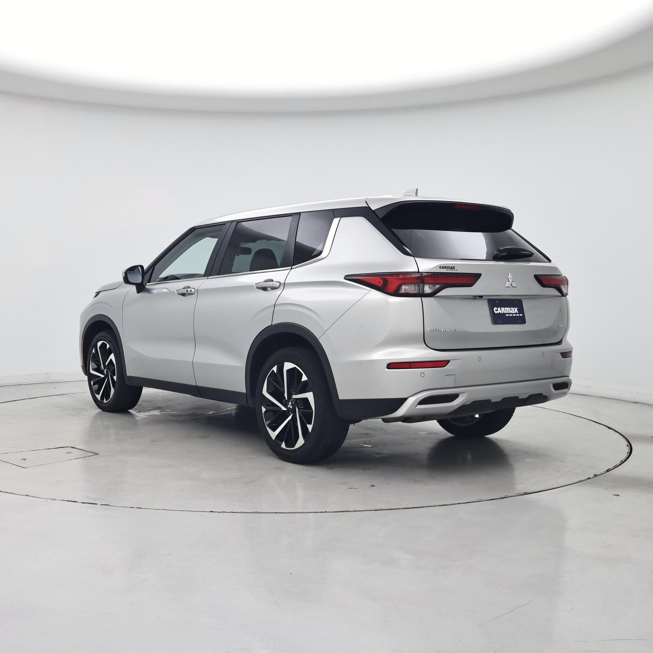 Thumbnail: 2023 Mitsubishi Outlander - 2