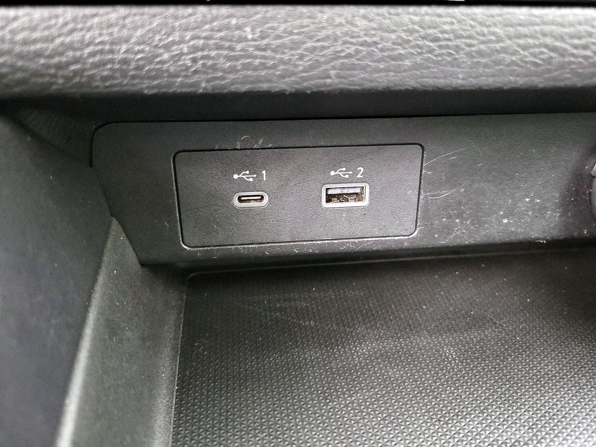 Thumbnail: 2023 Mitsubishi Outlander - 19