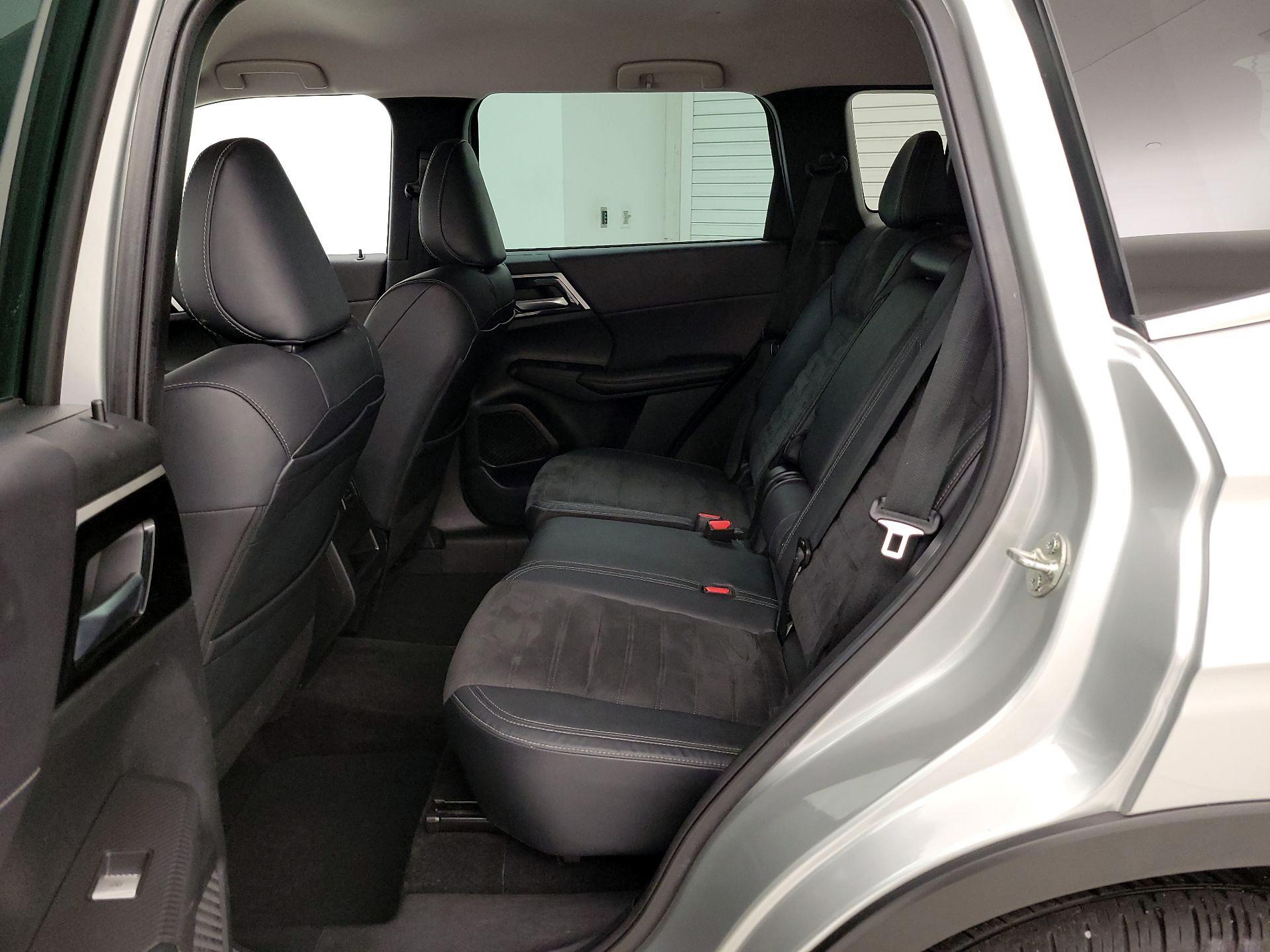 Thumbnail: 2023 Mitsubishi Outlander - 20