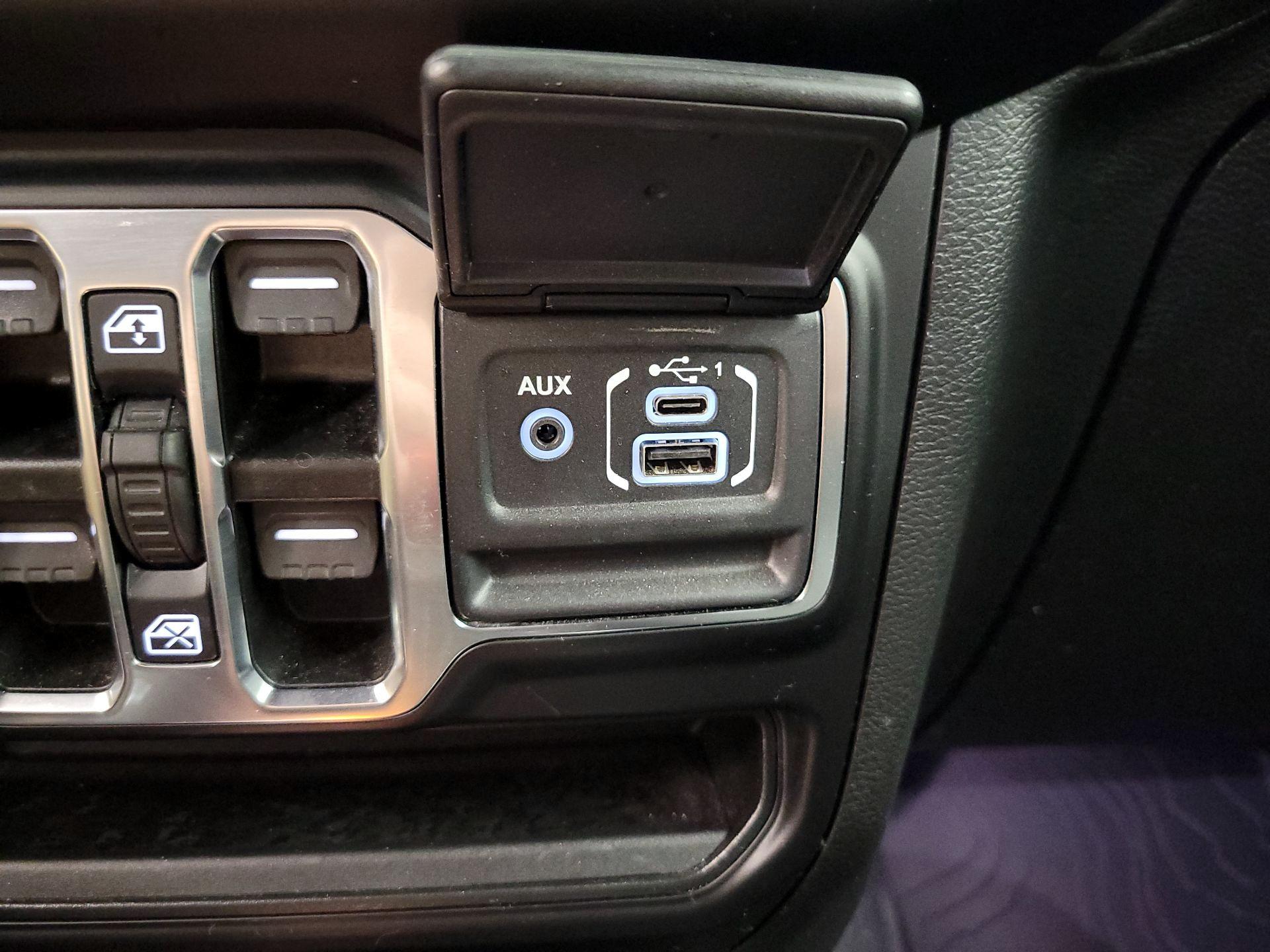 Thumbnail: 2022 Jeep Wrangler - 19