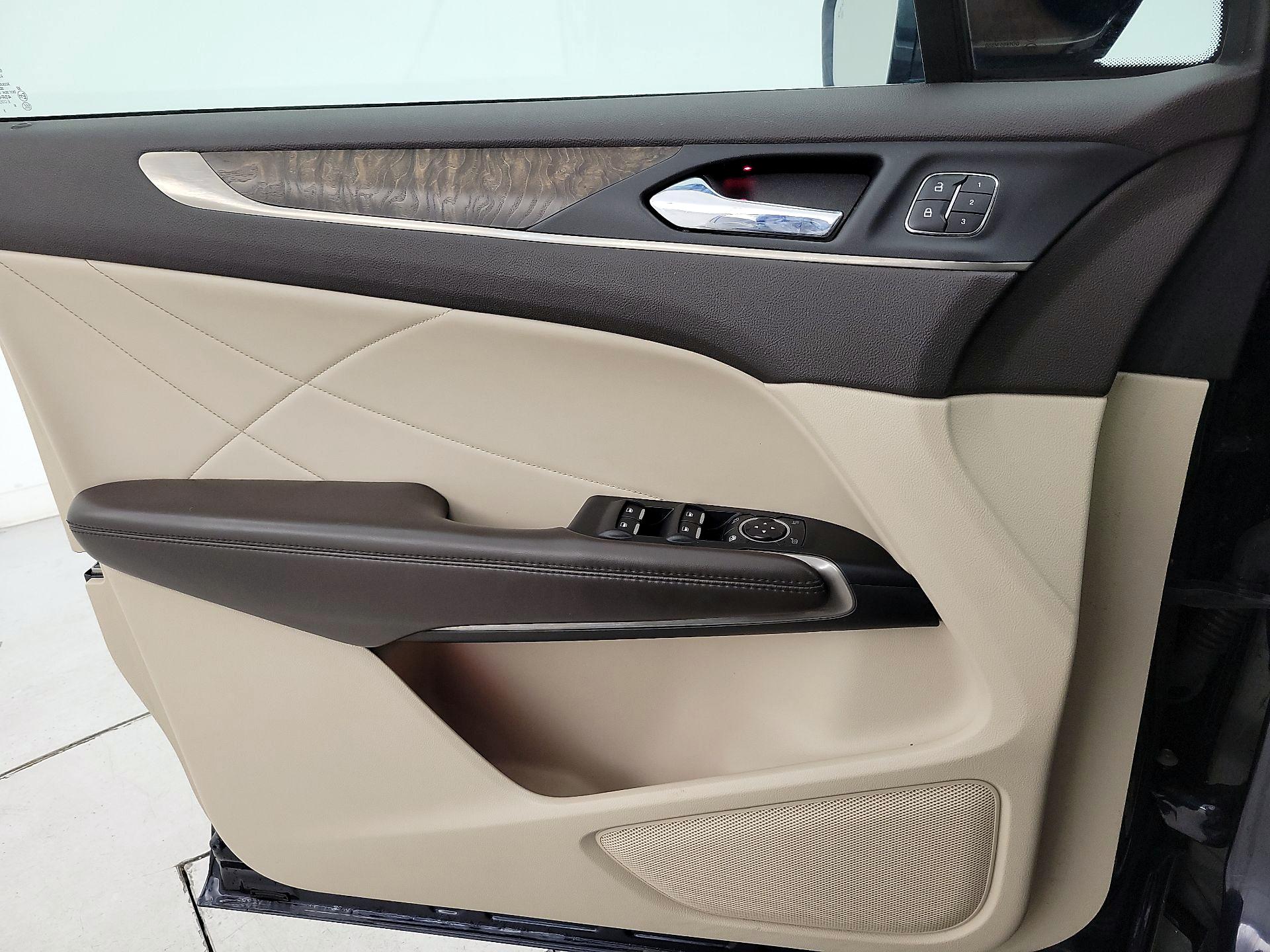 Thumbnail: 2017 Lincoln MKC - 12