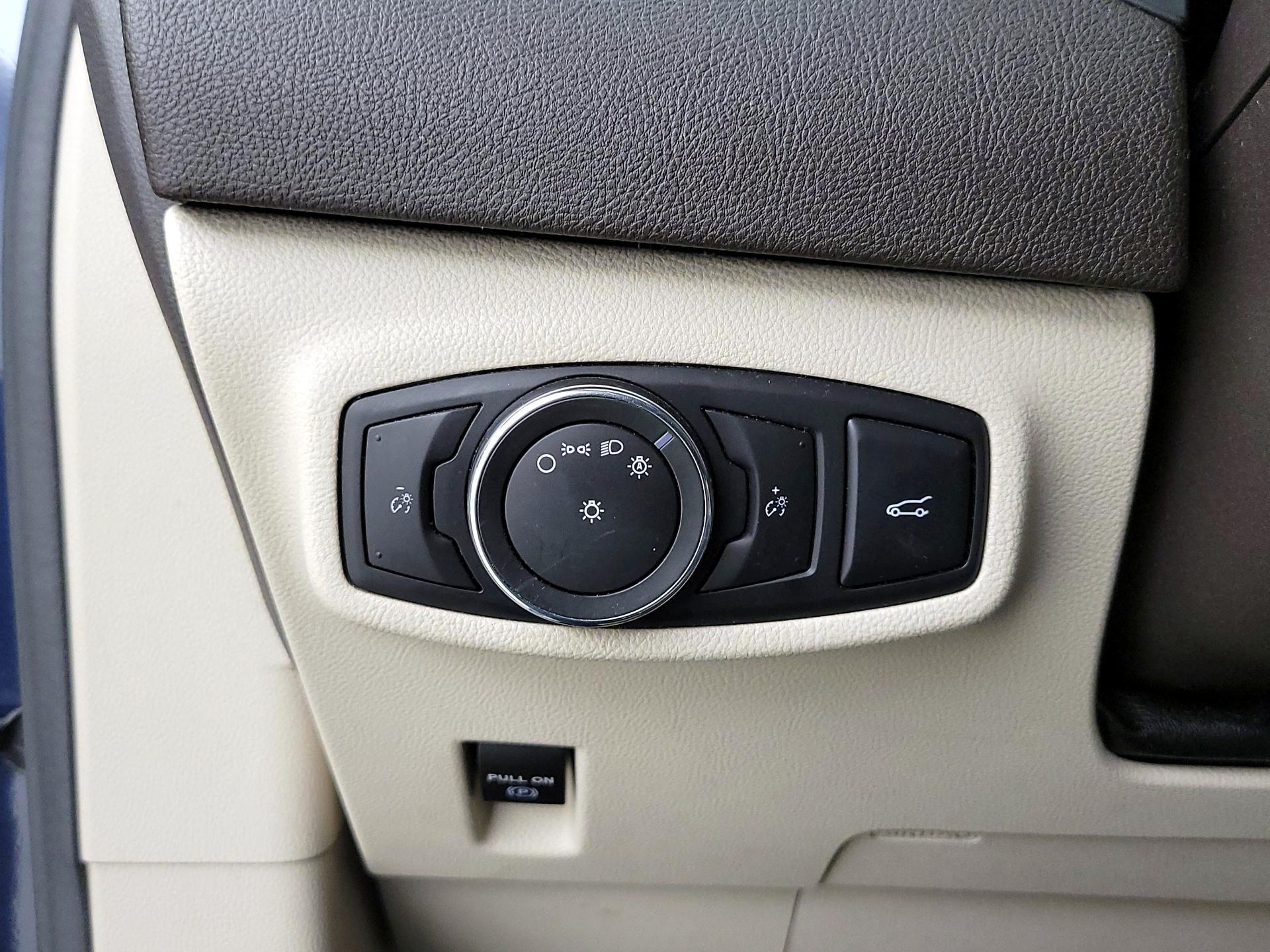 Thumbnail: 2017 Lincoln MKC - 13