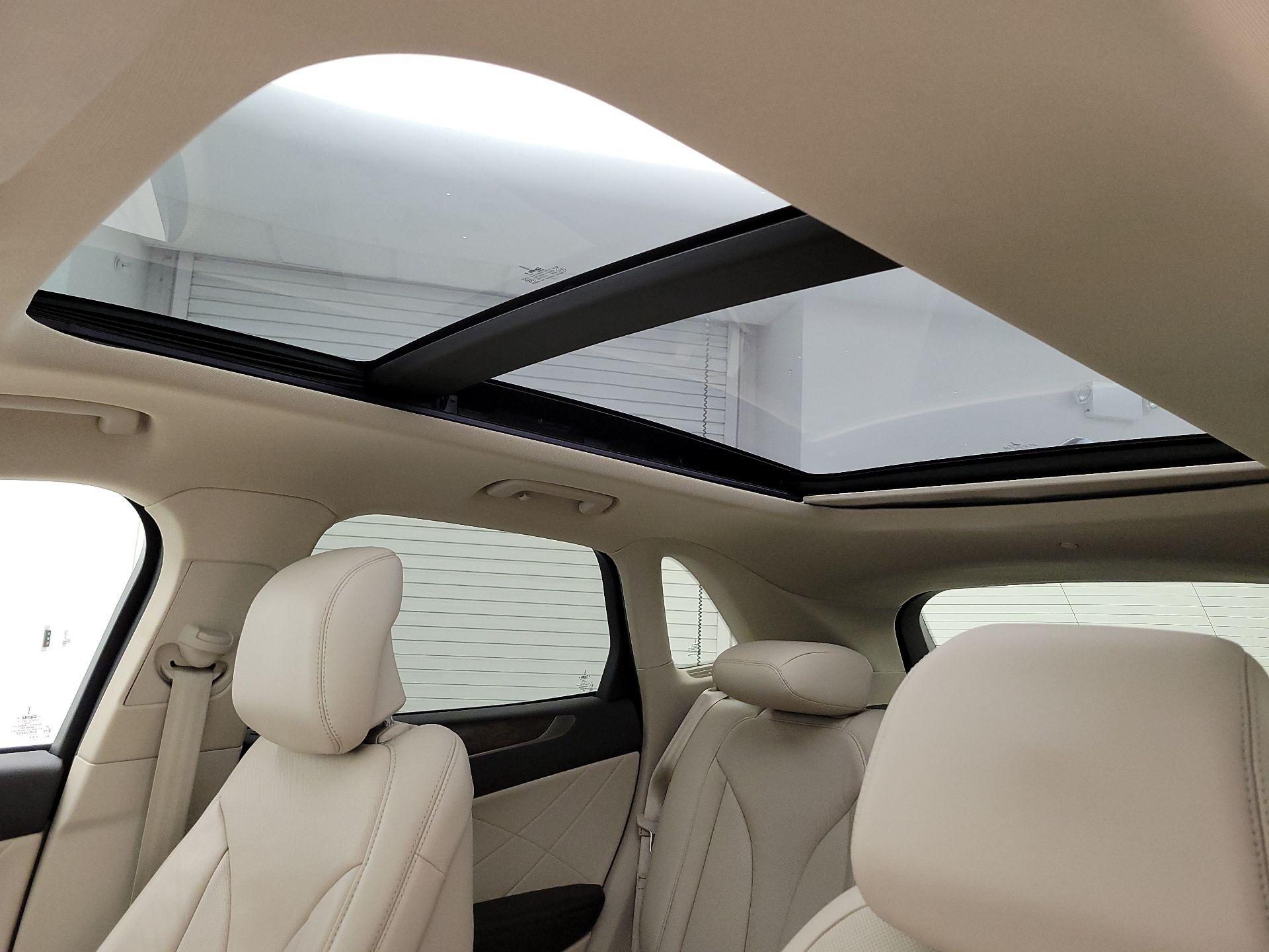 Thumbnail: 2017 Lincoln MKC - 20