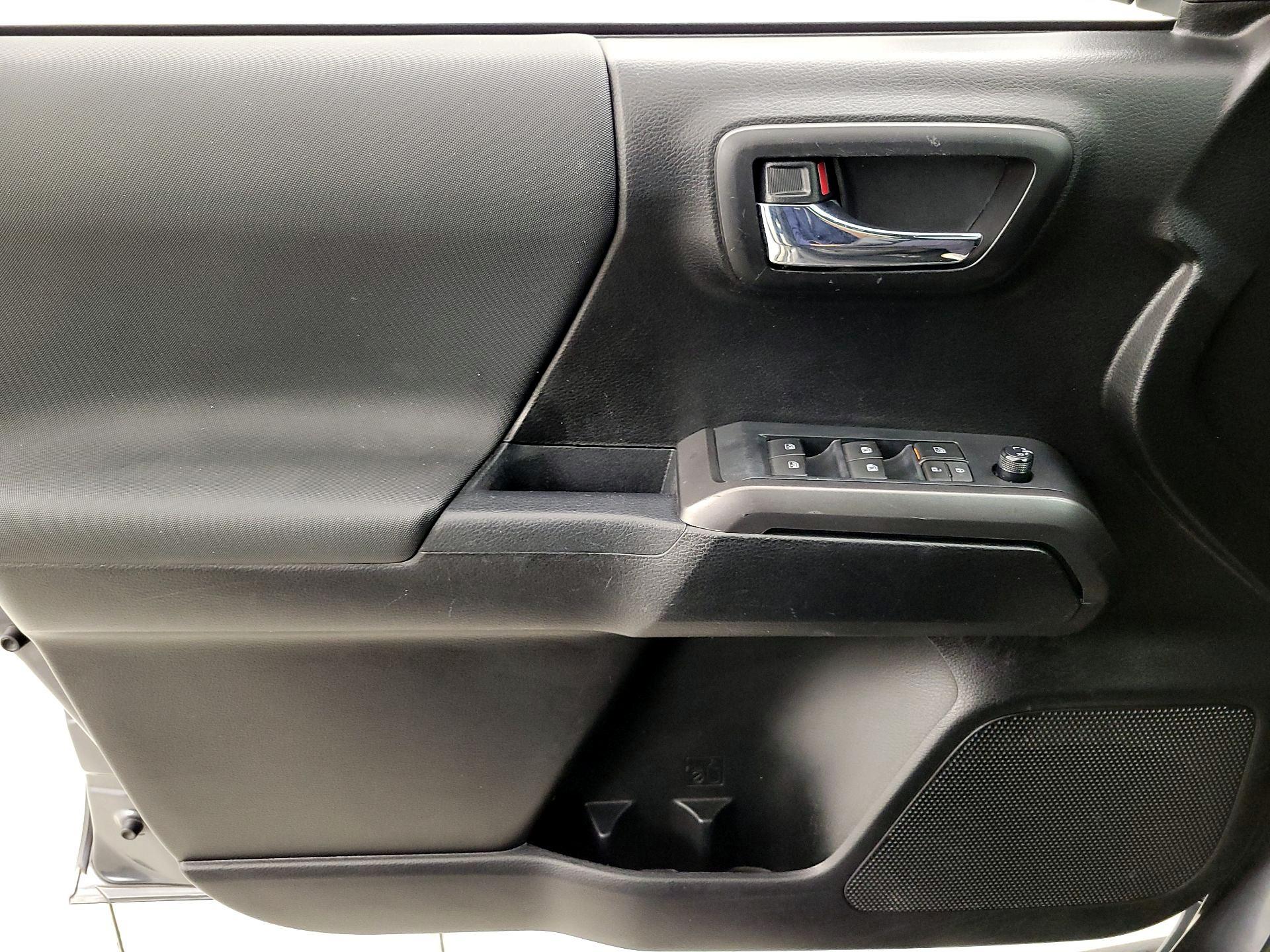 Thumbnail: 2022 Toyota Tacoma - 12