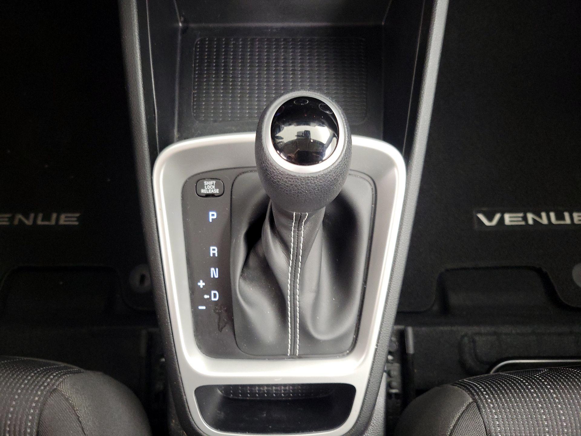 Thumbnail: 2022 Hyundai Venue - 17