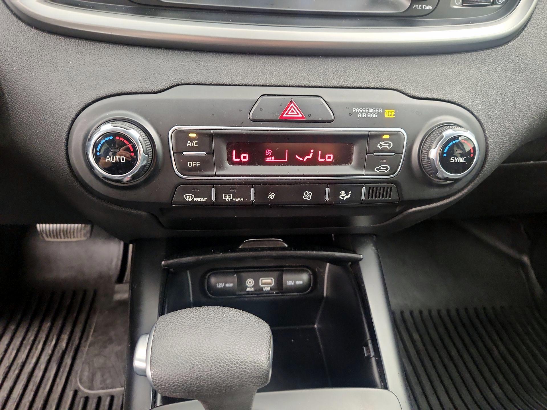 Thumbnail: 2019 Kia Sorento - 16