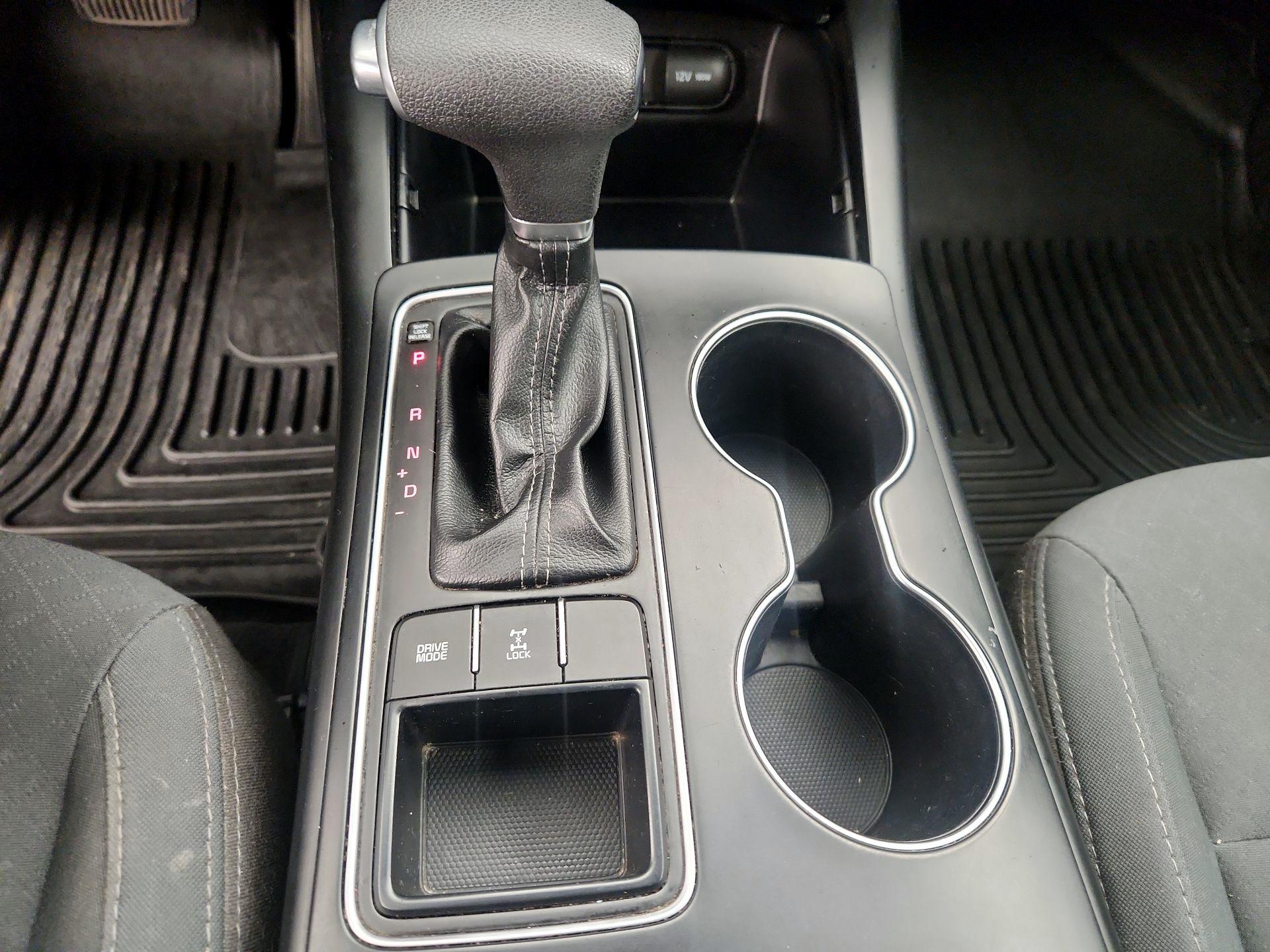 Thumbnail: 2019 Kia Sorento - 17