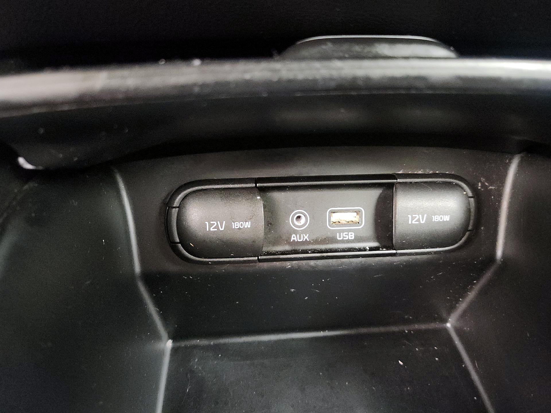 Thumbnail: 2019 Kia Sorento - 18