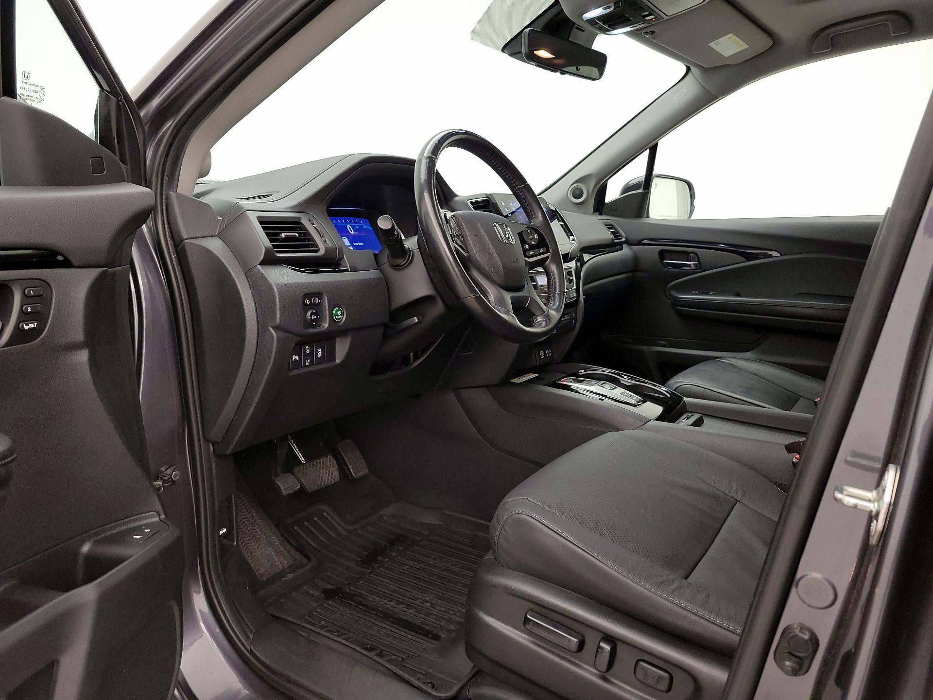 Thumbnail: 2019 Honda Pilot - 11