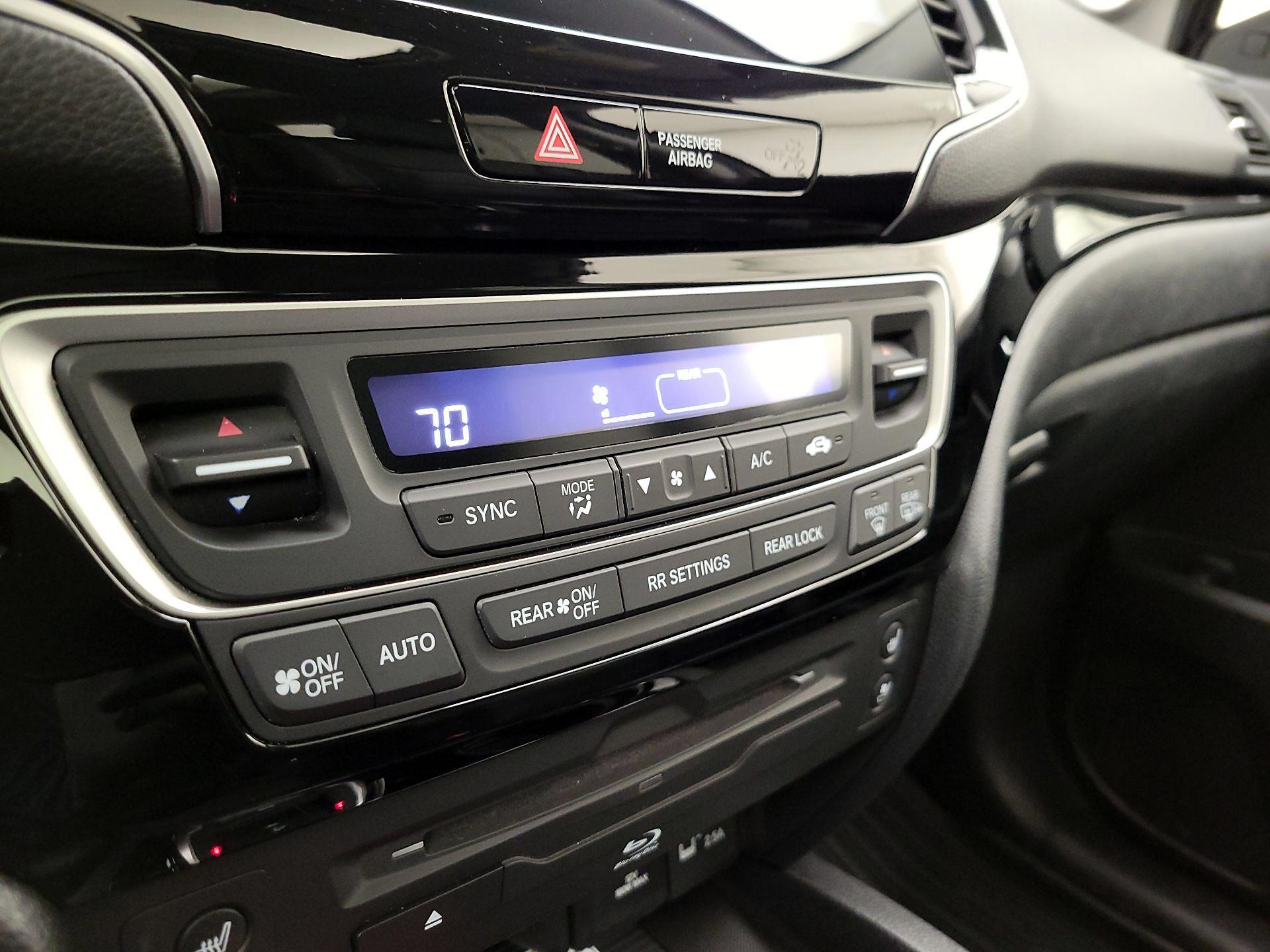 Thumbnail: 2019 Honda Pilot - 17