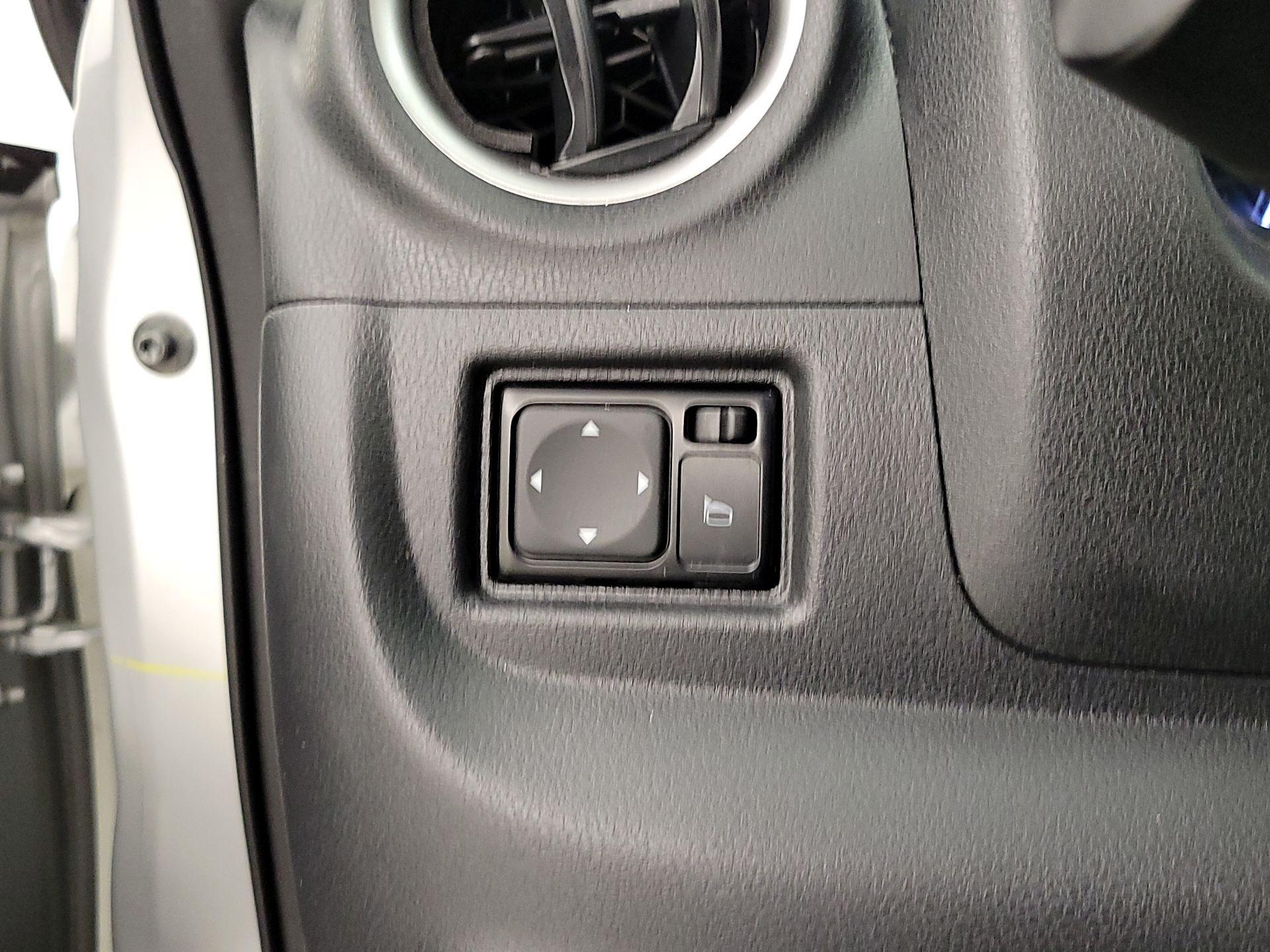 Thumbnail: 2017 Nissan Versa Note - 13